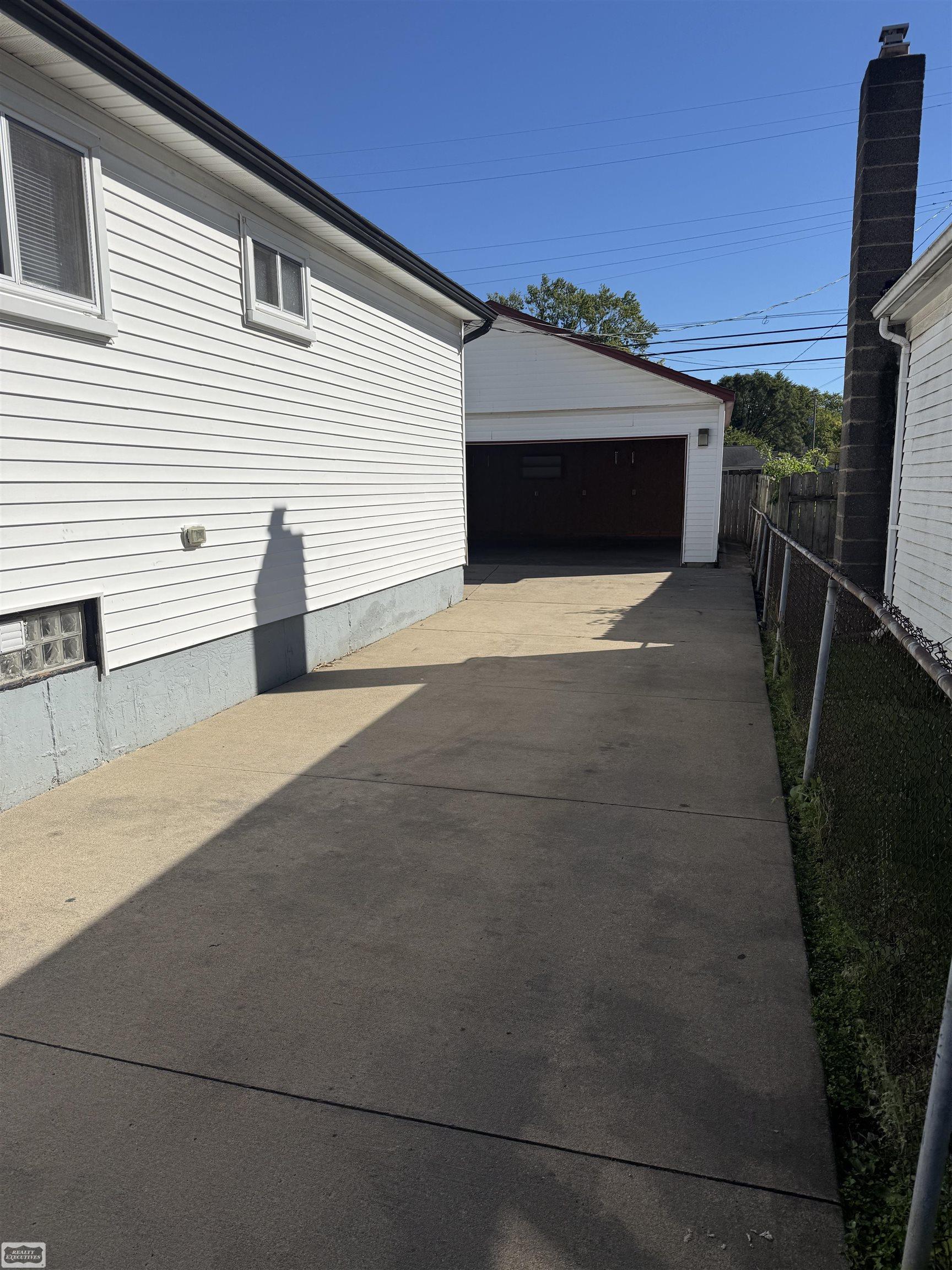 Photo 2 of Single family home for sale at 23270 Stewart Rd, Warren, MI 48089 | MLS# 58050223888 | Listing updated on 2026-10-08