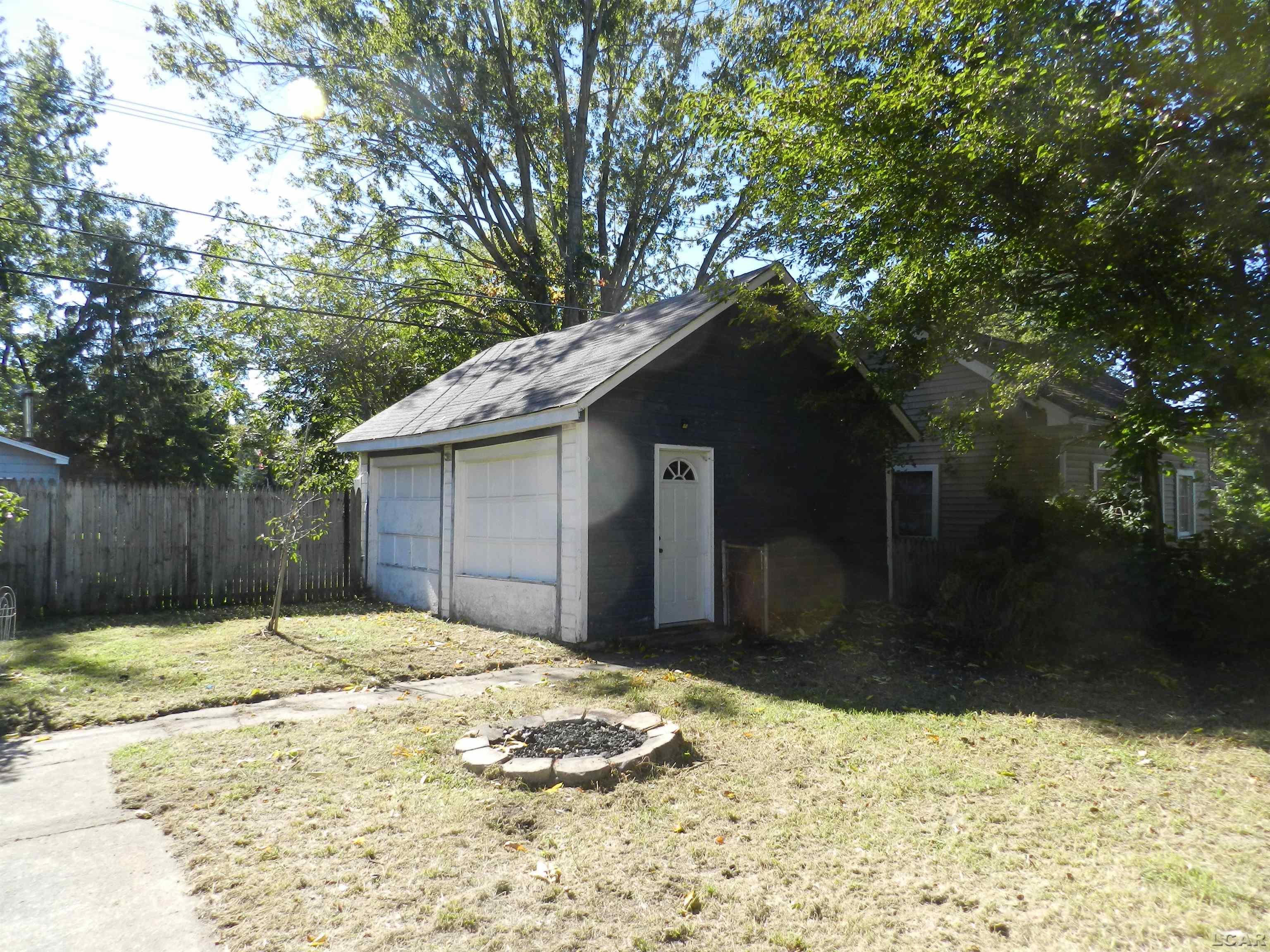 Photo 2 of Single family home for sale at 619 W 5th Street, Monroe, MI 48161 | MLS# 56050223892 | Listing updated on 2026-10-06