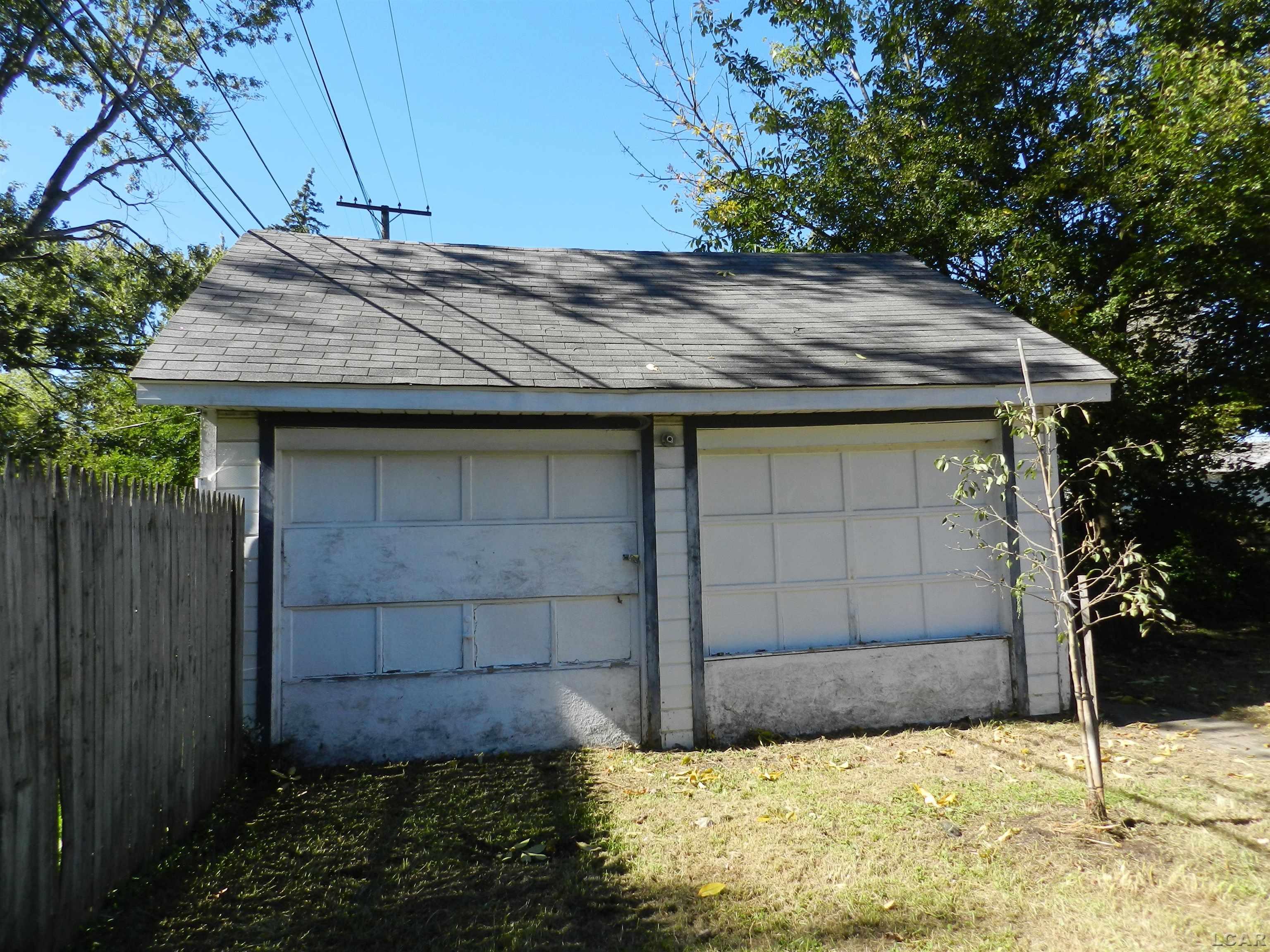 Photo 4 of Single family home for sale at 619 W 5th Street, Monroe, MI 48161 | MLS# 56050223892 | Listing updated on 2026-10-06