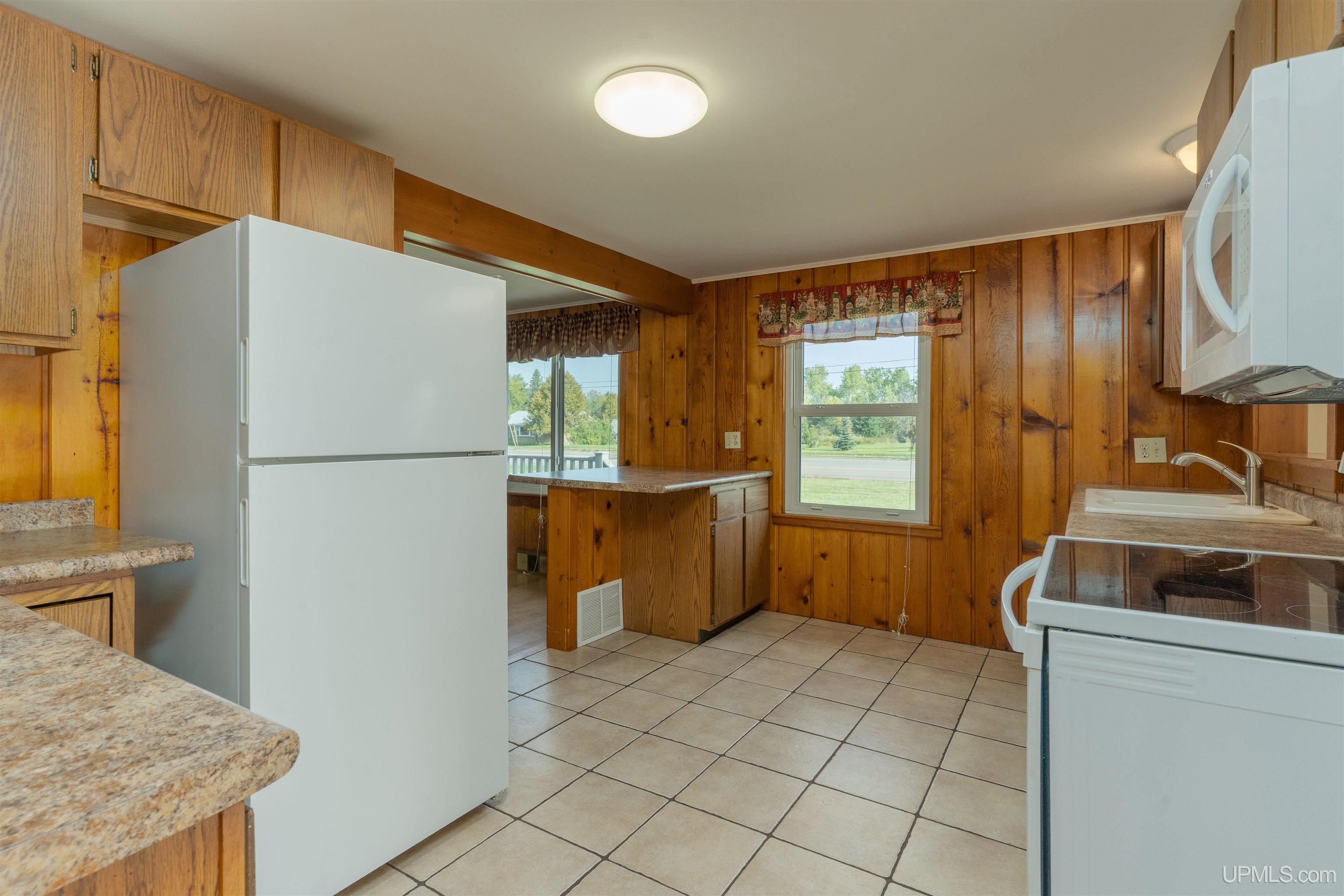 Photo 4 of Single family home for sale at 4105 Us2 Hwy, Iron River, MI 49935 | MLS# 50223895 | Listing updated on 2026-10-05