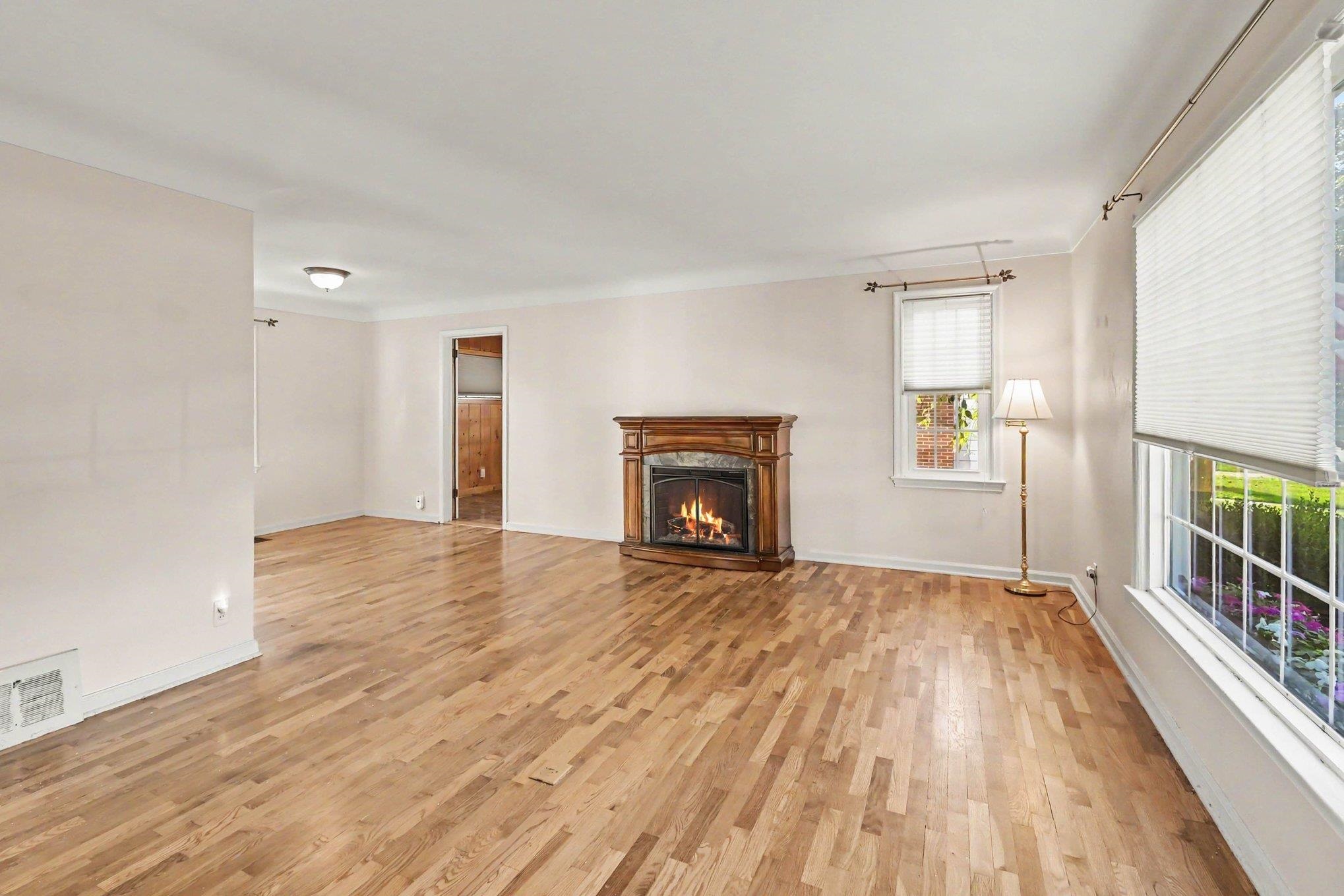 Photo 4 of Single family home for sale at 2406 Windemere Ave, Flint, MI 48503 | MLS# 5050223901 | Listing updated on 2026-10-05