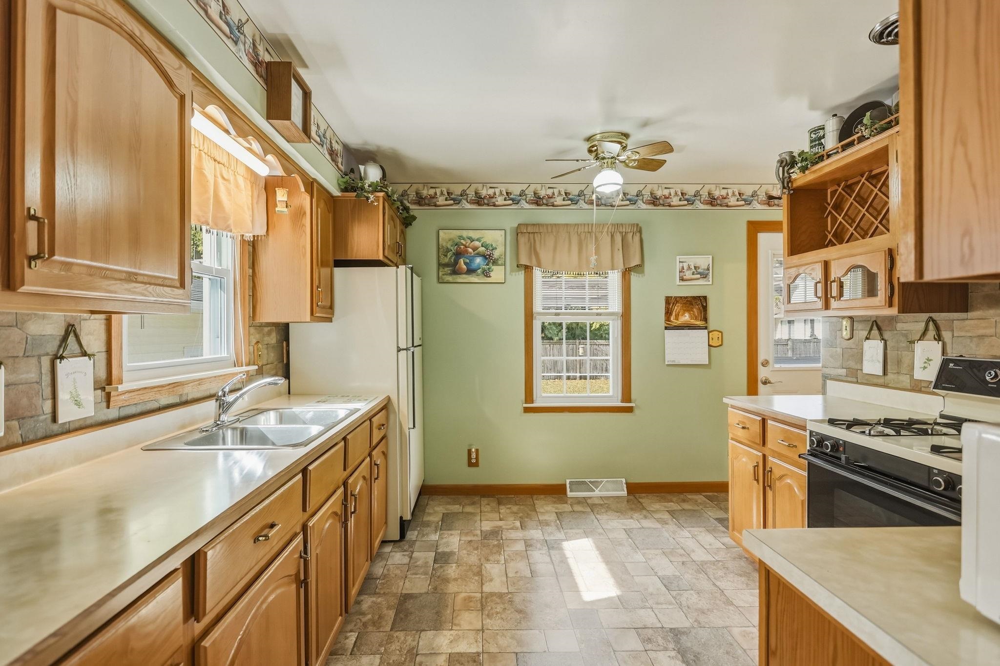 Photo 3 of Single family home for sale at 1555 Jane Dr, Essexville, MI 48732 | MLS# 5050223902 | Listing updated on 2026-10-05