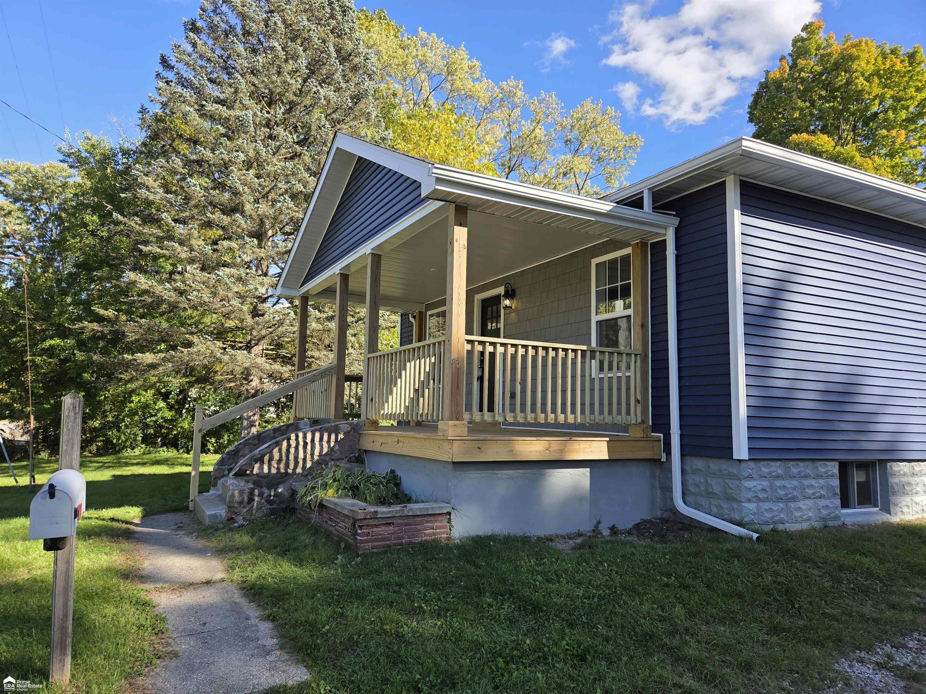 Photo 1 of Single family home for sale at 906 Maple St, Mount Morris, MI 48458 | MLS# 5050223924 | Listing updated on 2026-10-06