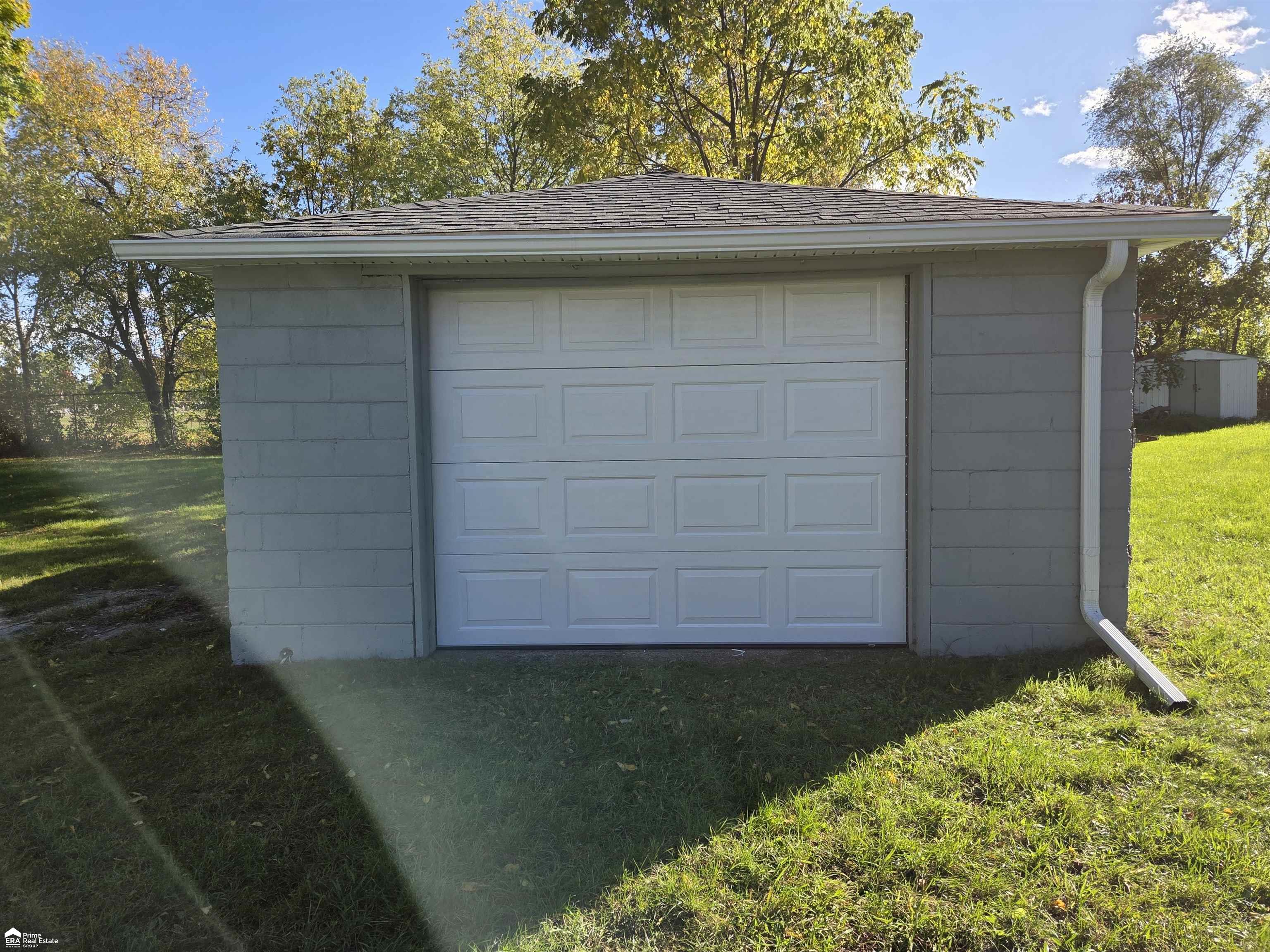 Photo 2 of Single family home for sale at 906 Maple St, Mount Morris, MI 48458 | MLS# 5050223924 | Listing updated on 2026-10-06