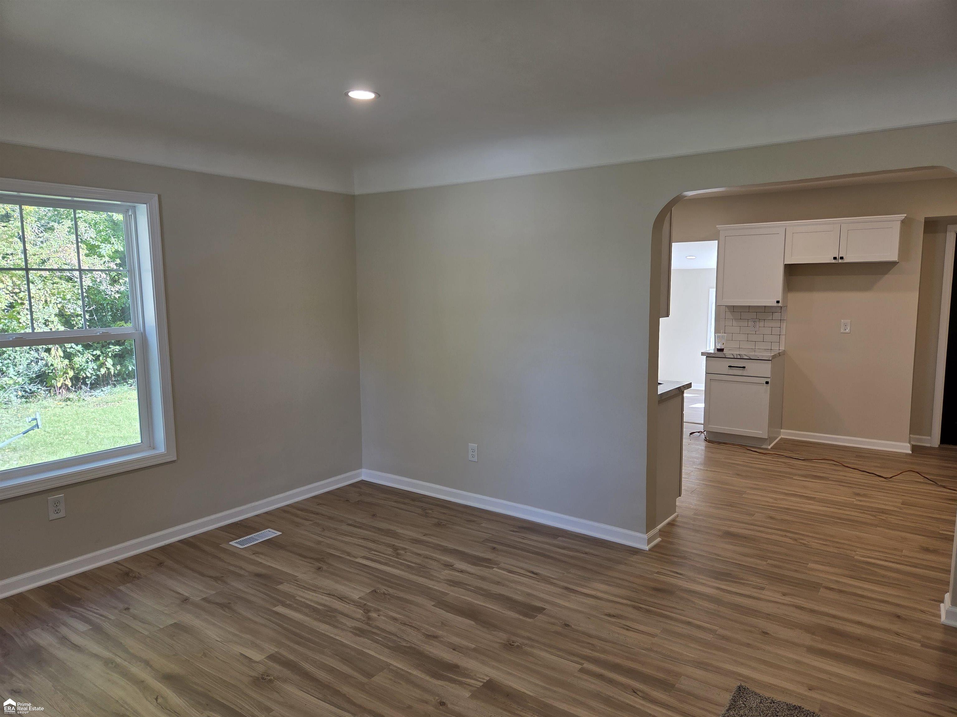Photo 4 of Single family home for sale at 906 Maple St, Mount Morris, MI 48458 | MLS# 5050223924 | Listing updated on 2026-10-06