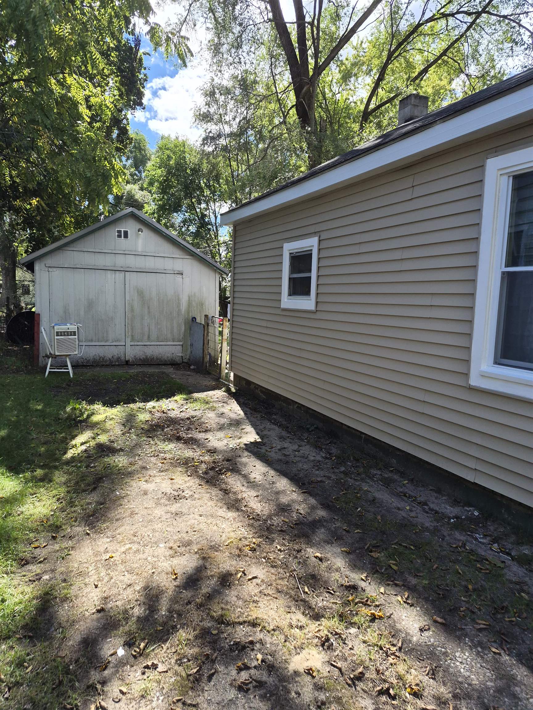 Photo 2 of Single family home for sale at 236 E Beech St, Gladwin, MI 48624 | MLS# 50223933 | Listing updated on 2026-10-07