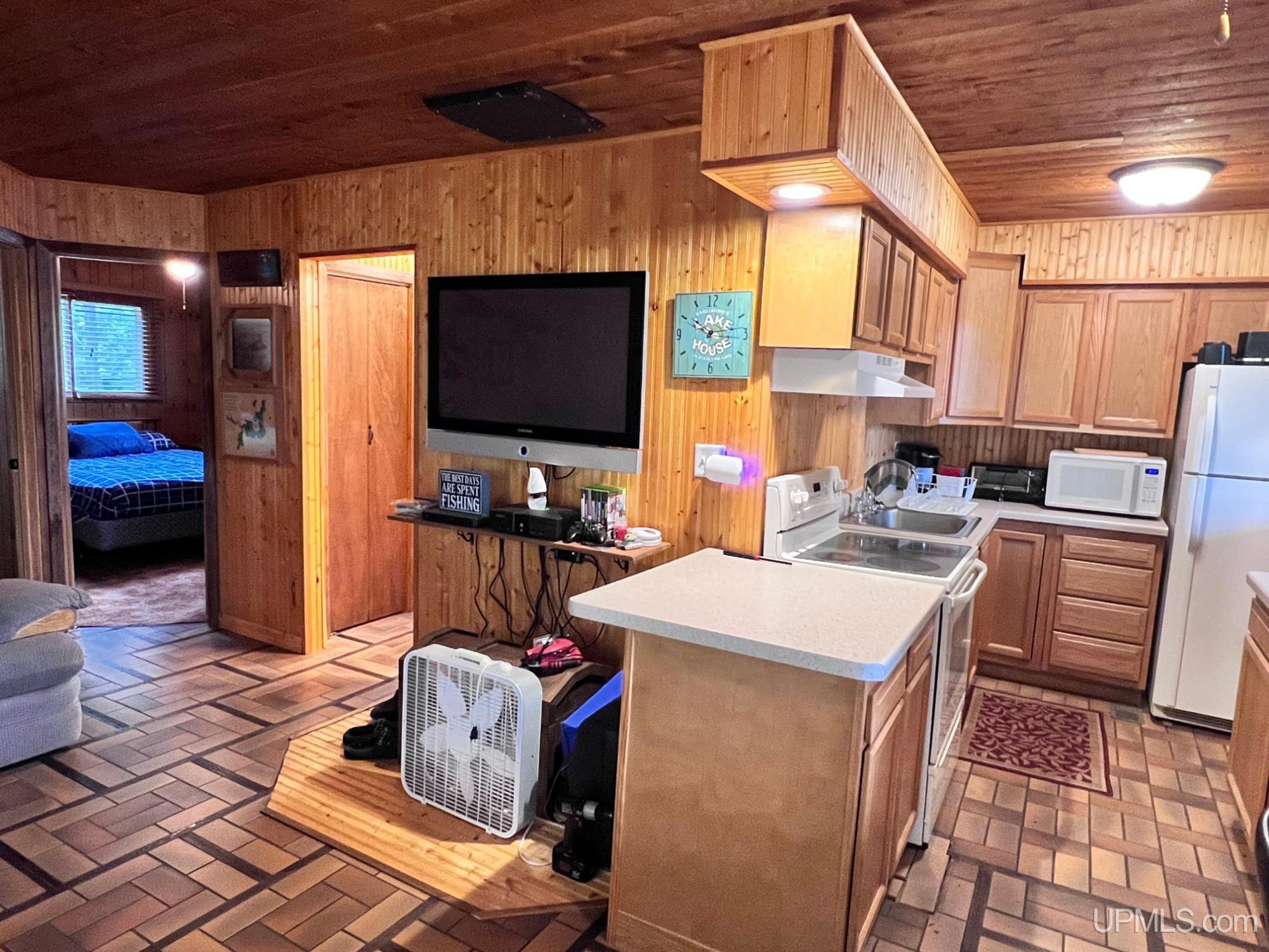 Photo 4 of Single family home for sale at 13563 Stateline Lake Rd, Marenisco, MI 49947 | MLS# 50223946 | Listing updated on 2026-10-06
