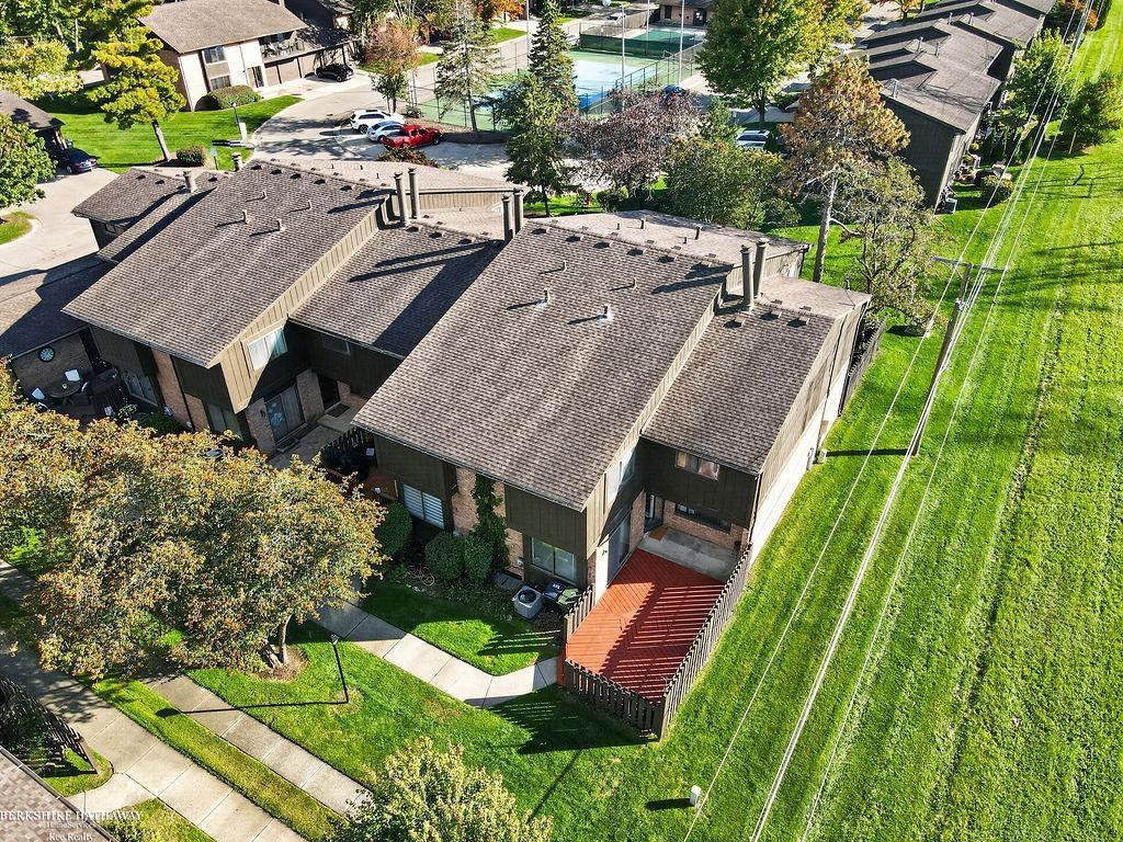 Photo 2 of Condo for sale at 37317 Clubhouse Dr, Sterling Heights, MI 48312 | MLS# 58050223949 | Listing updated on 2026-10-06