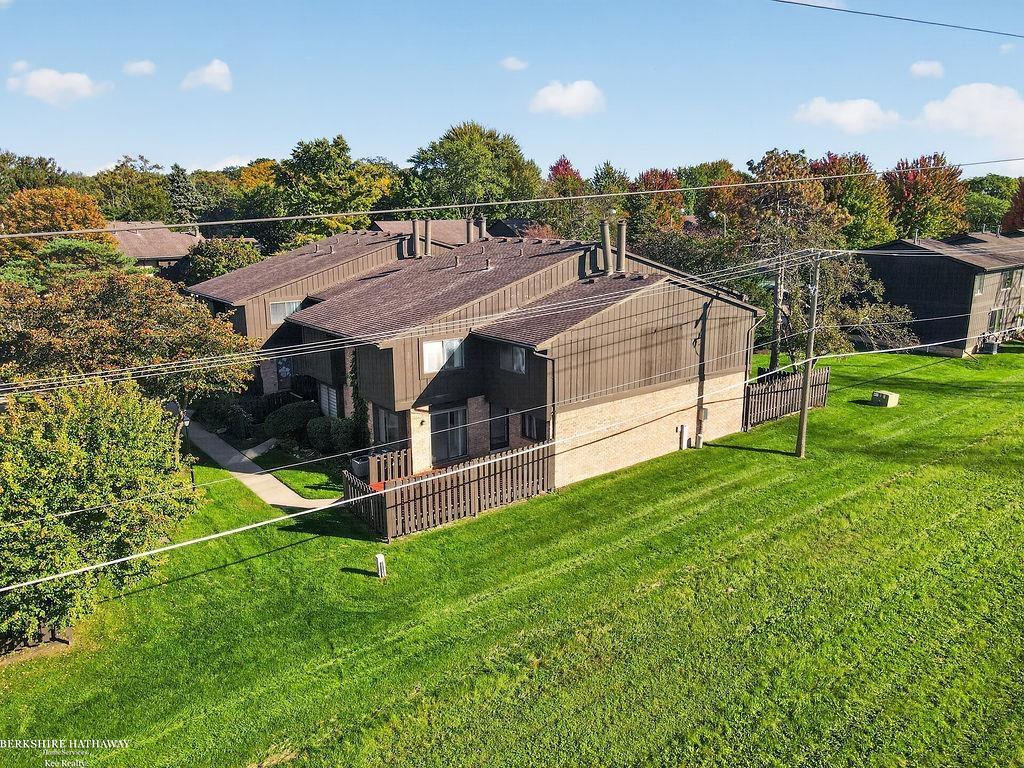 Photo 3 of Condo for sale at 37317 Clubhouse Dr, Sterling Heights, MI 48312 | MLS# 58050223949 | Listing updated on 2026-10-06