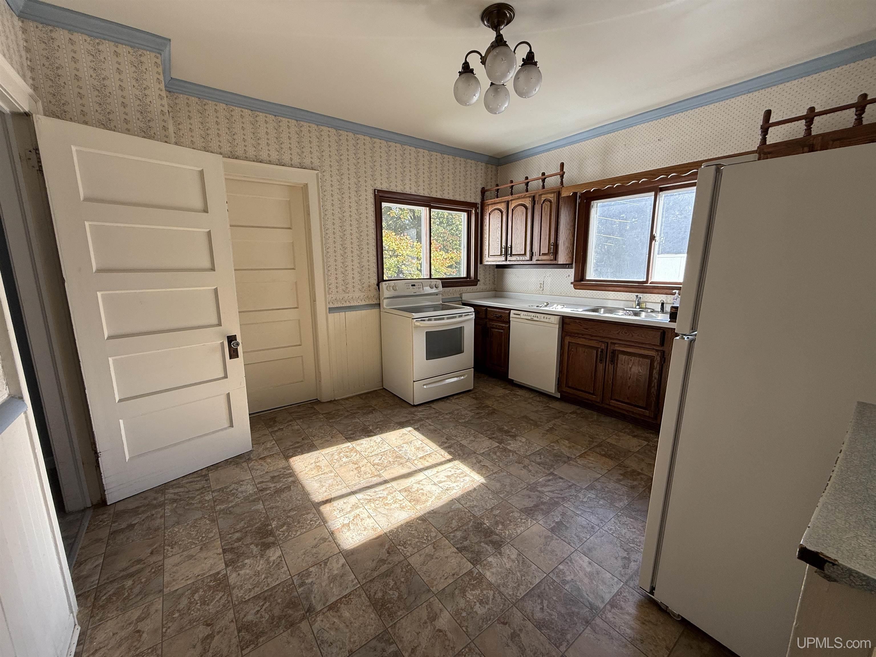 Photo 3 of Single family home for sale at 302 Iroquois St, Laurium, MI 49913 | MLS# 50223962 | Listing updated on 2026-10-07