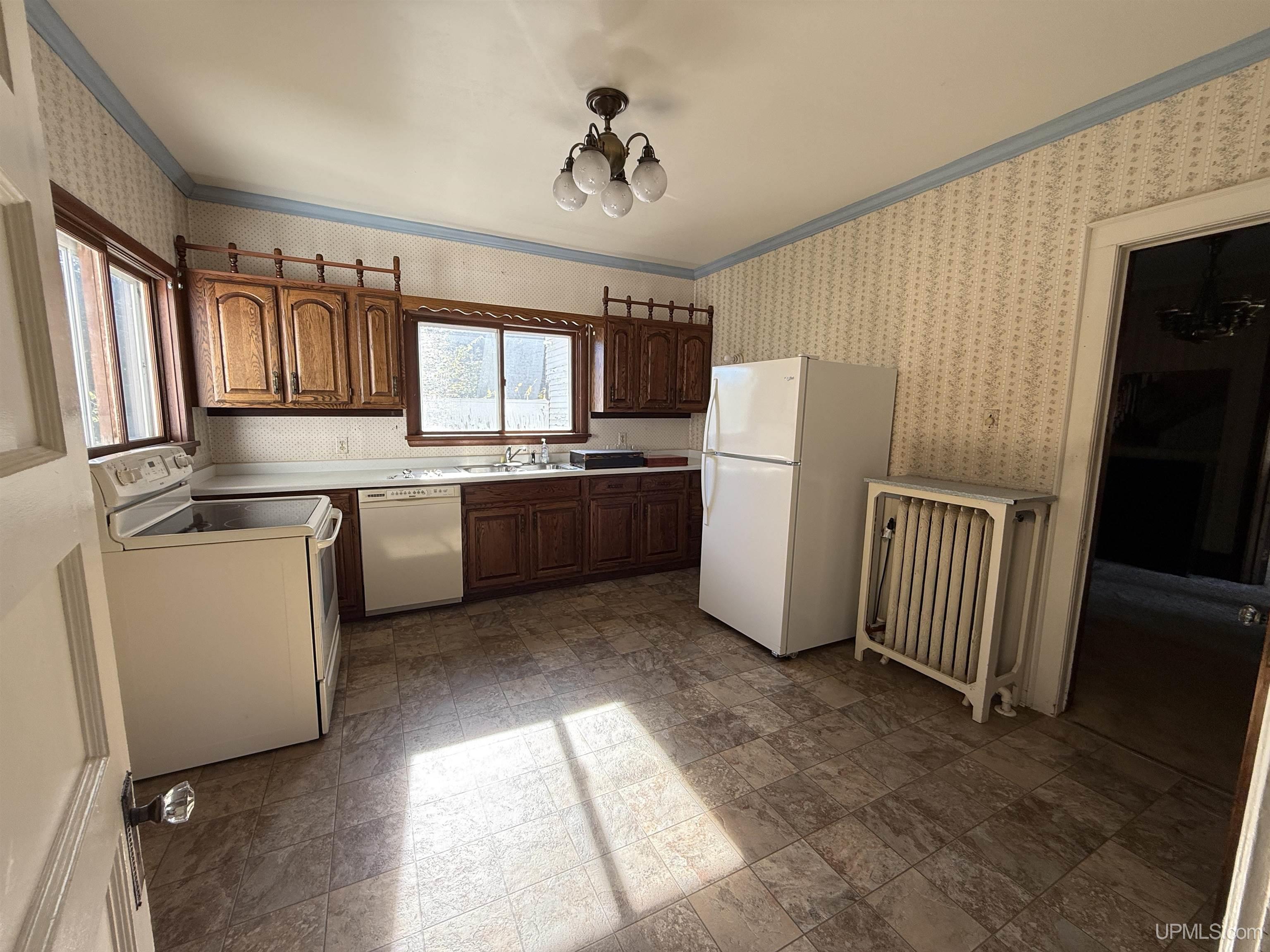 Photo 4 of Single family home for sale at 302 Iroquois St, Laurium, MI 49913 | MLS# 50223962 | Listing updated on 2026-10-07