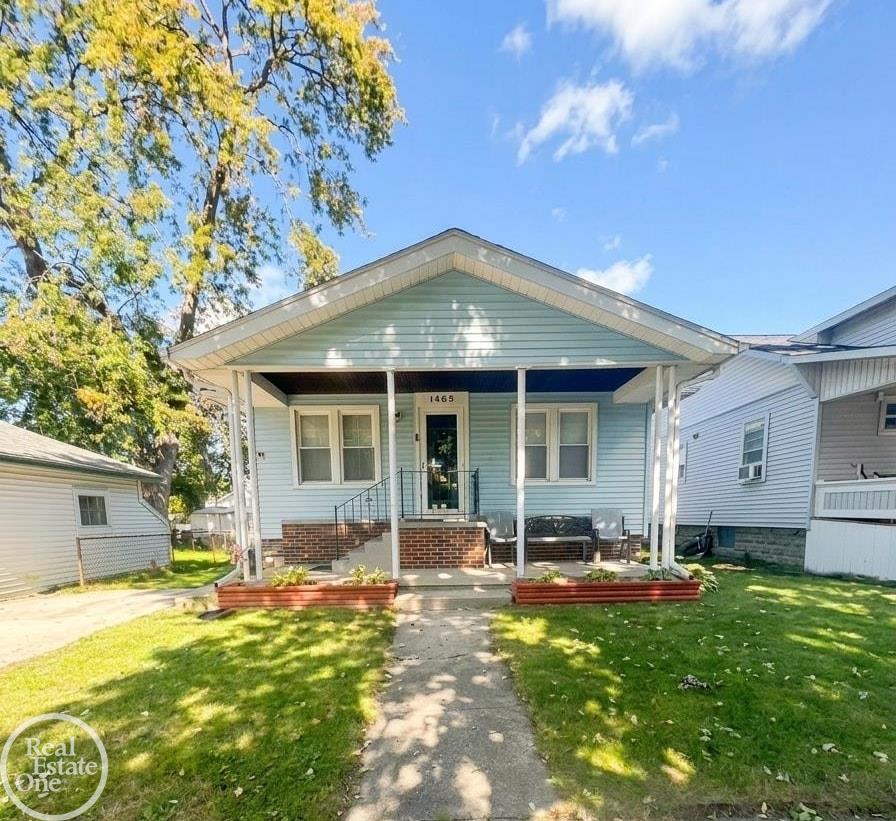 Photo 1 of Single family home for sale at 1425 Carleton St, Port Huron, MI 48060 | MLS# 58050223965 | Listing updated on 2026-10-06