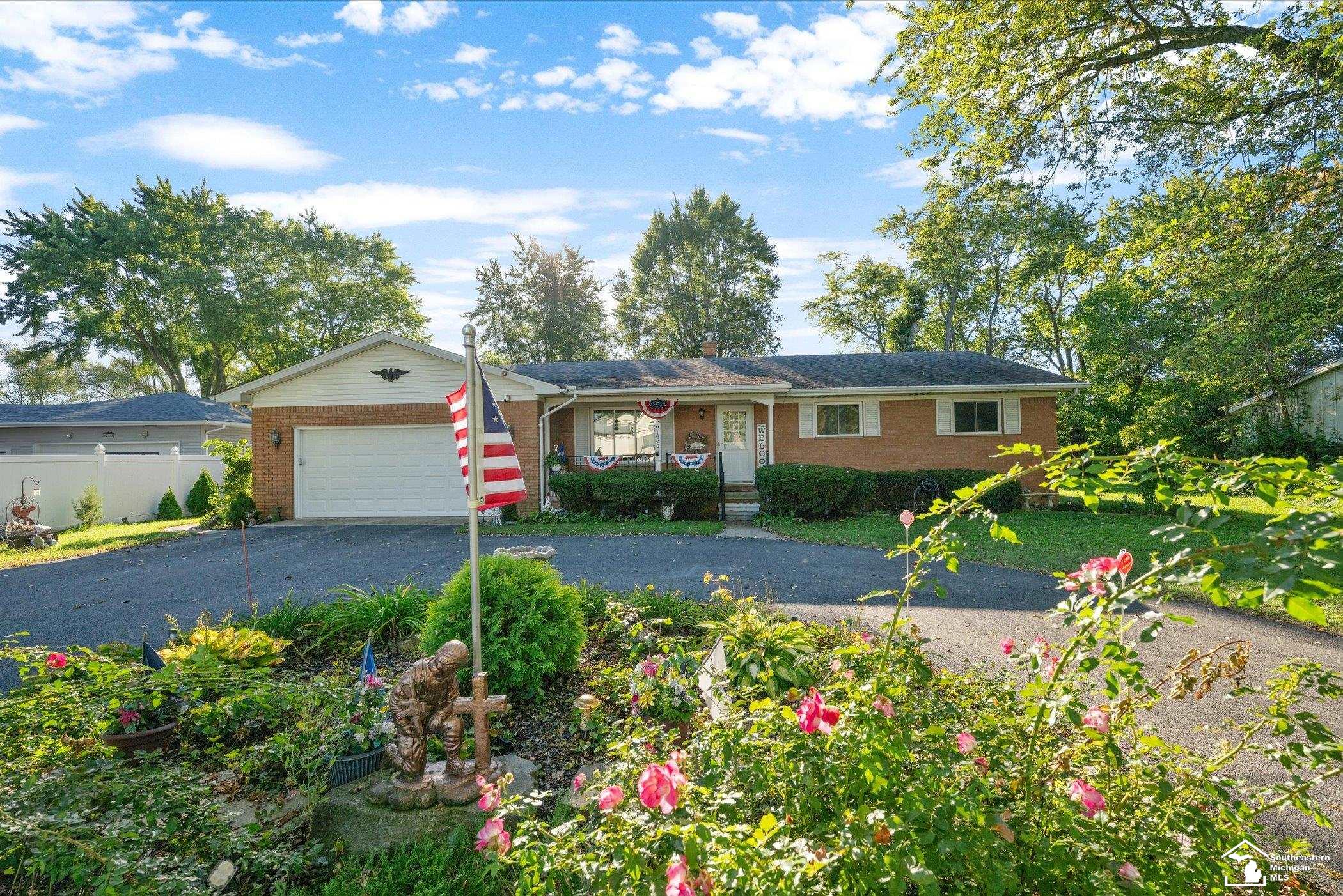 Photo 3 of Single family home for sale at 14564 S Dixie Hwy, Monroe, MI 48161 | MLS# 57050223971 | Listing updated on 2026-10-07