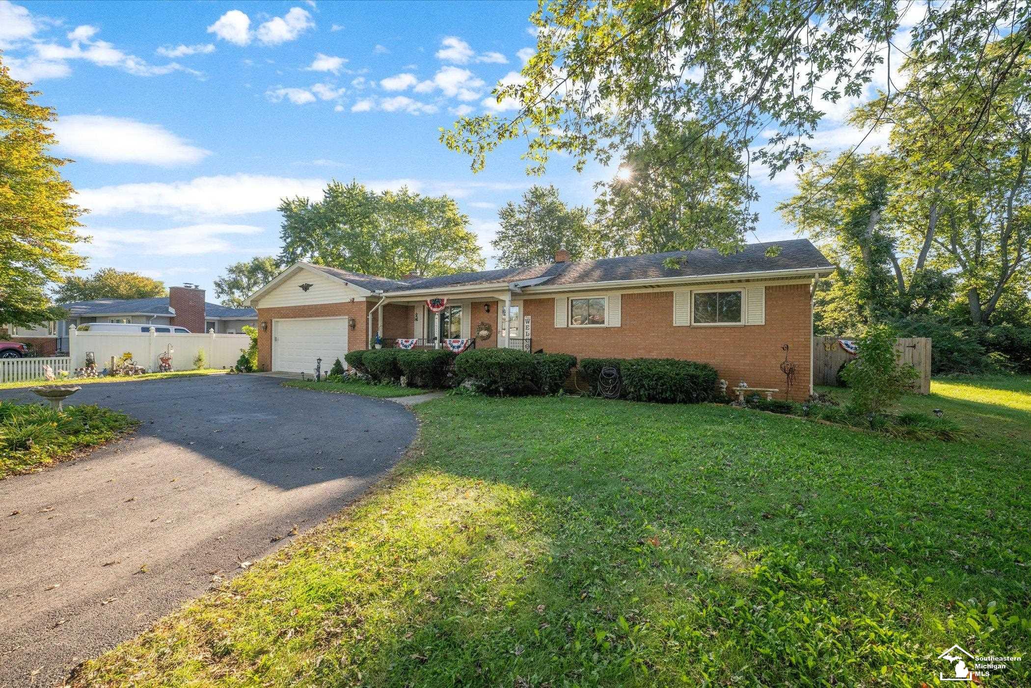 Photo 3 of Single family home for sale at 14564 S Dixie Hwy, Monroe, MI 48161 | MLS# 57050223971 | Listing updated on 2026-10-07
