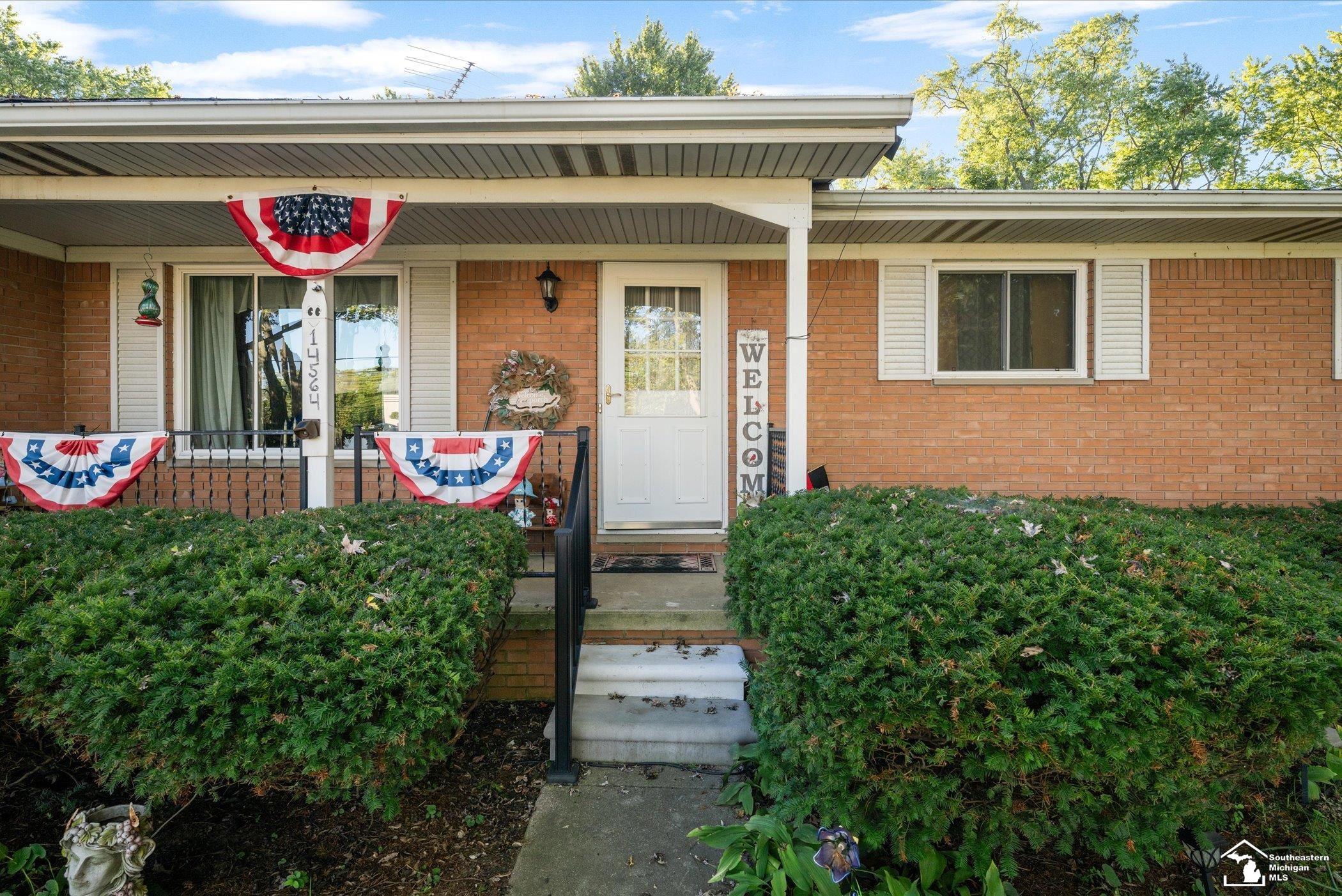 Photo 4 of Single family home for sale at 14564 S Dixie Hwy, Monroe, MI 48161 | MLS# 57050223971 | Listing updated on 2026-10-07