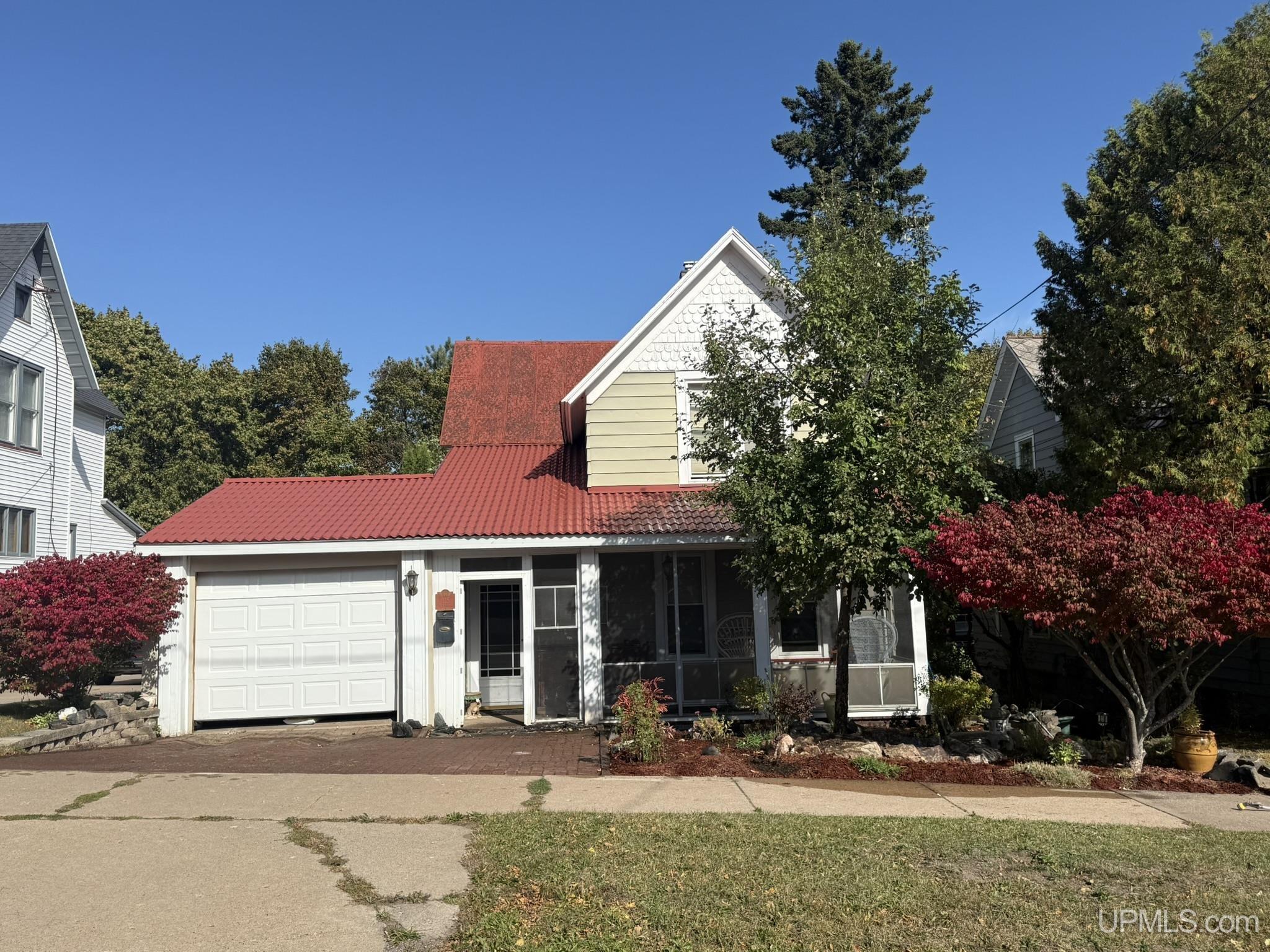 Photo 1 of Single family home for sale at 115 E Crescent St, Marquette, MI 49855 | MLS# 50223976 | Listing updated on 2026-10-06