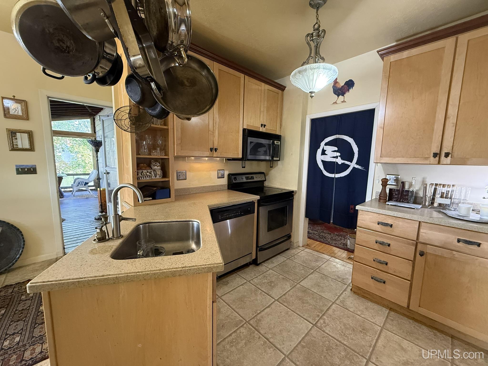 Photo 4 of Single family home for sale at 115 E Crescent St, Marquette, MI 49855 | MLS# 50223976 | Listing updated on 2026-10-06