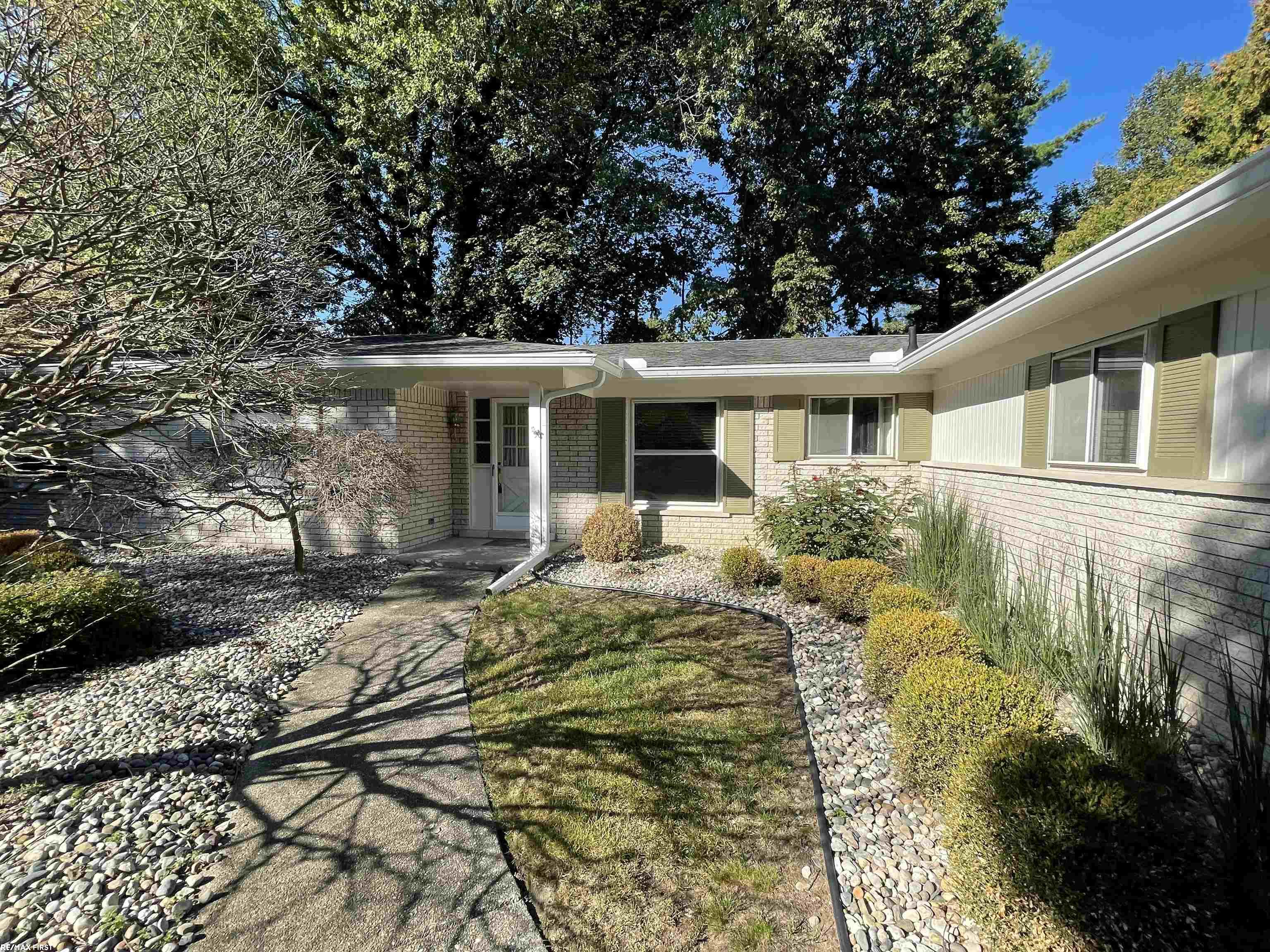 Photo 2 of Single family home for sale at 37431 Tall Oak Dr, Clinton Township, MI 48036 | MLS# 58050223983 | Listing updated on 2026-10-07
