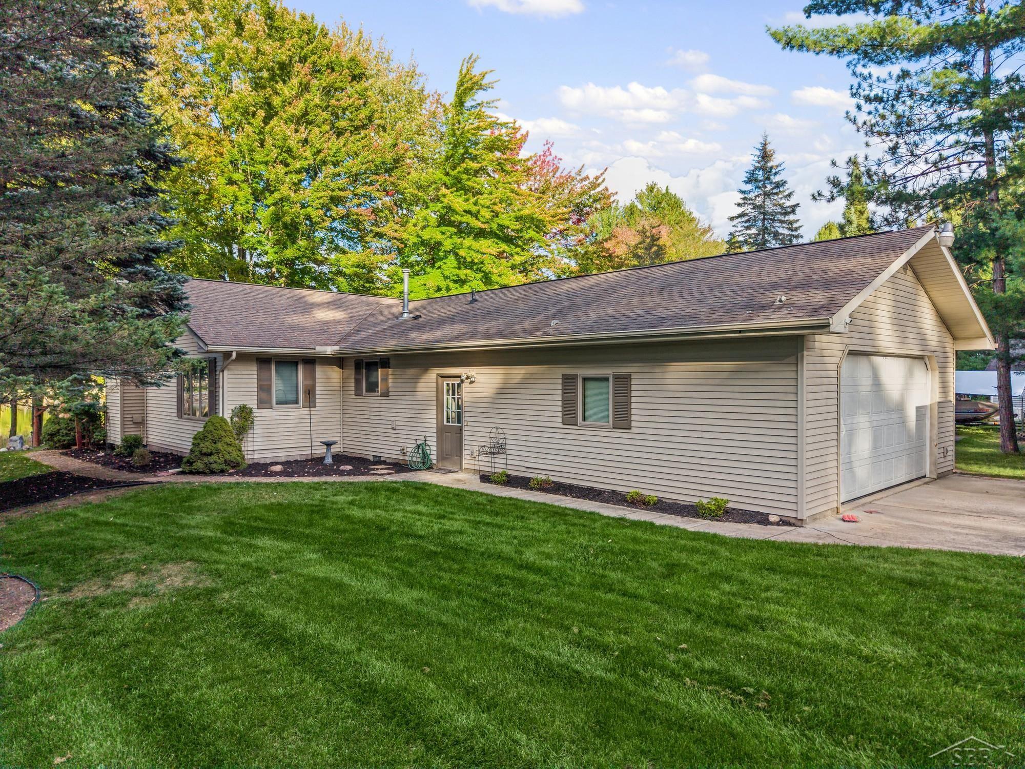 Photo 1 of Single family home for sale at 3094 W River Dr, Gladwin, MI 48624 | MLS# 61050223995 | Listing updated on 2026-10-06