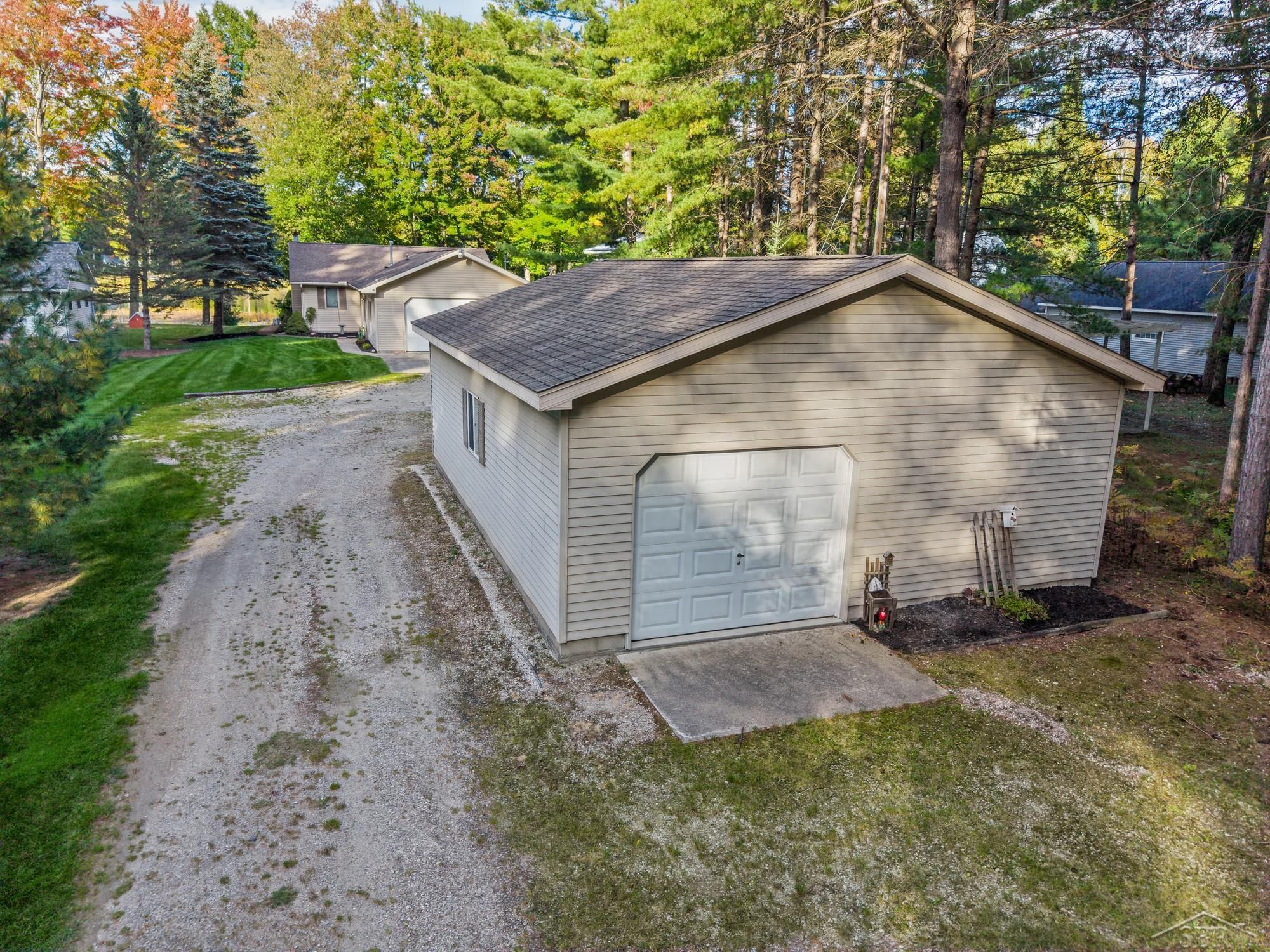 Photo 2 of Single family home for sale at 3094 W River Dr, Gladwin, MI 48624 | MLS# 61050223995 | Listing updated on 2026-10-06