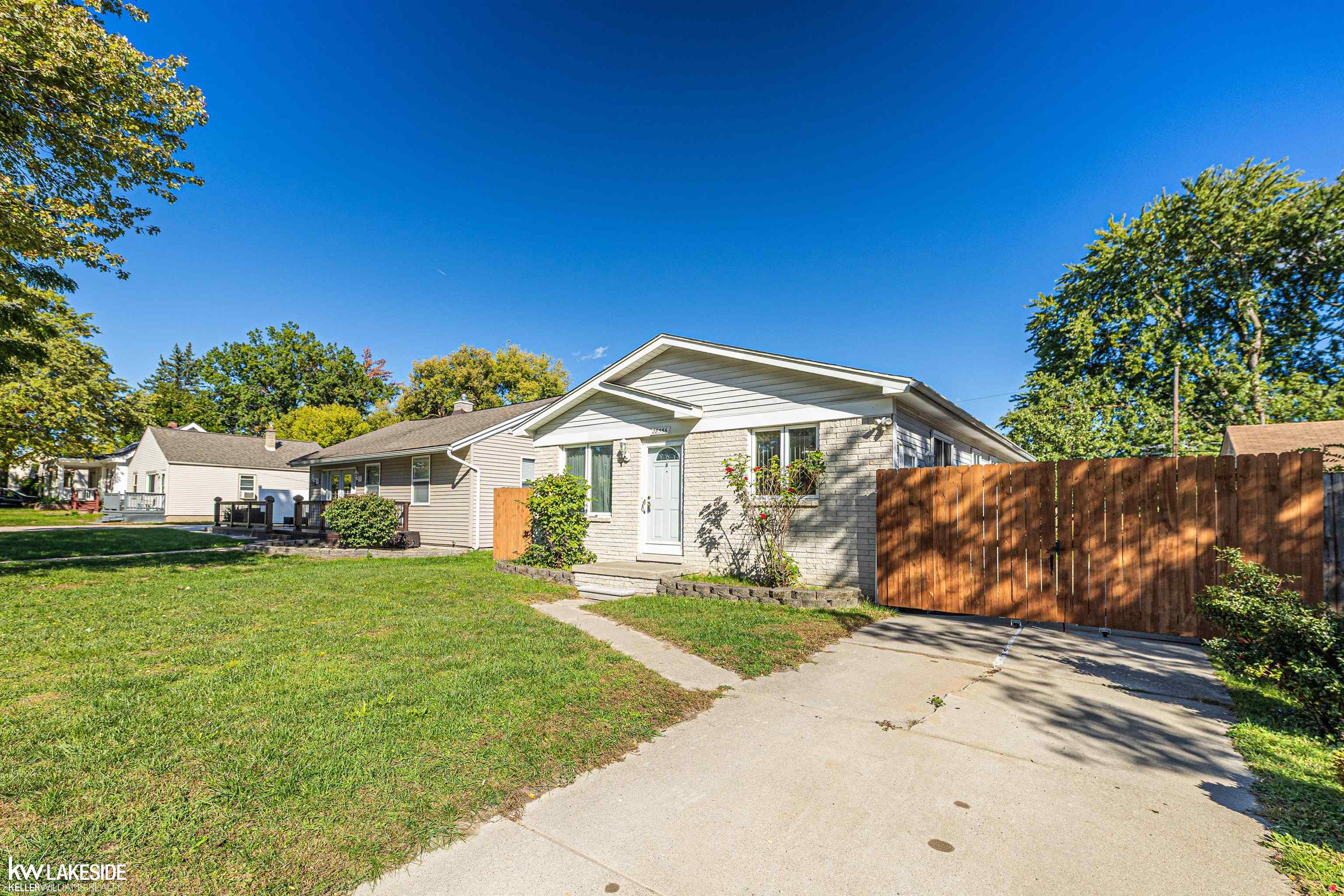 Photo 1 of Single family home for sale at 28556 Wexford Dr, Warren, MI 48092 | MLS# 58050223998 | Listing updated on 2026-10-06