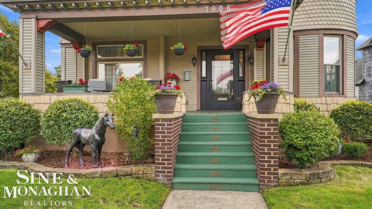 Photo 3 of Single family home for sale at 1906 Military St, Port Huron, MI 48060 | MLS# 58050224003 | Listing updated on 2026-10-07