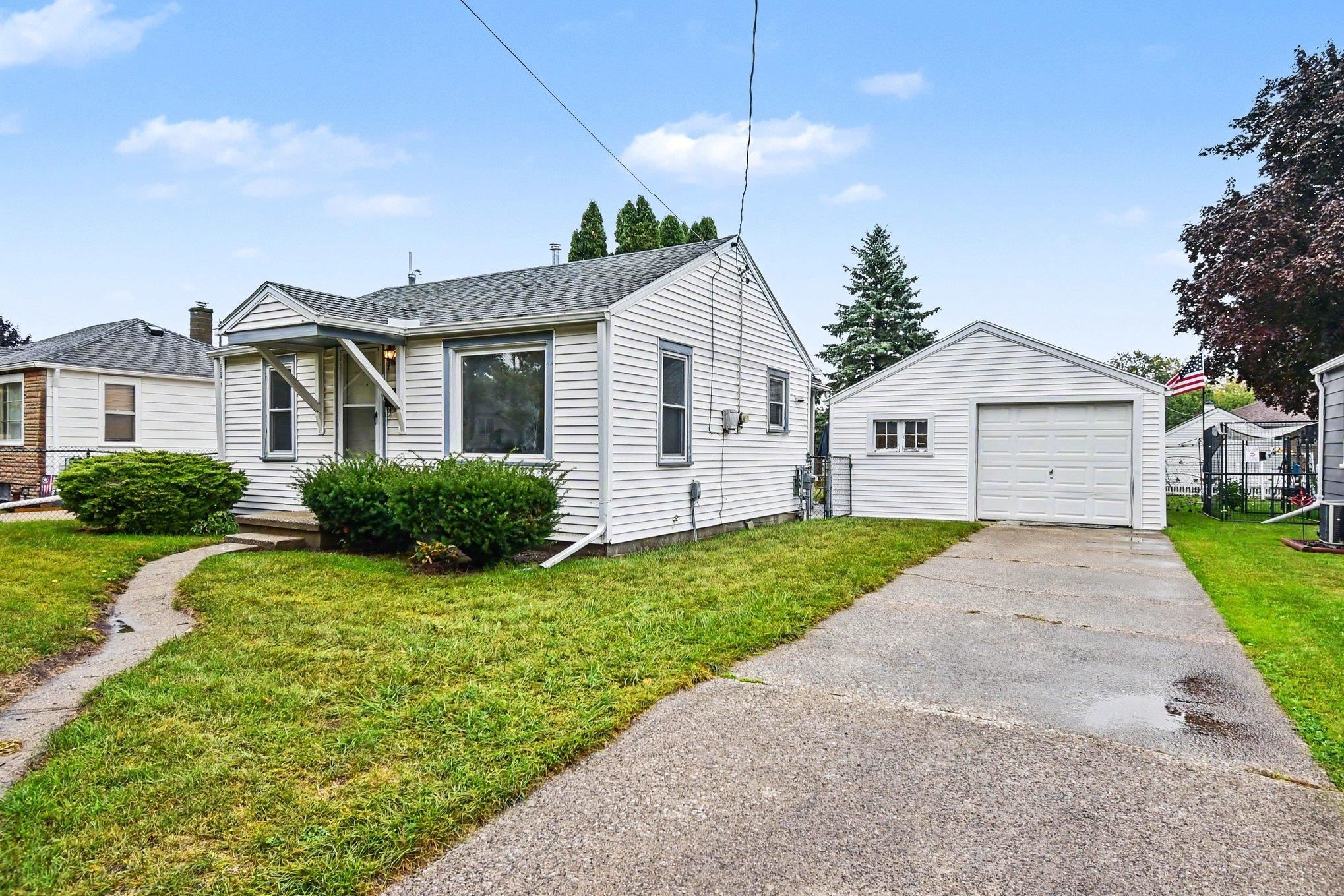 Photo 1 of Single family home for sale at 1607 S Farragut St, Bay City, MI 48708 | MLS# 5050224017 | Listing updated on 2026-10-06
