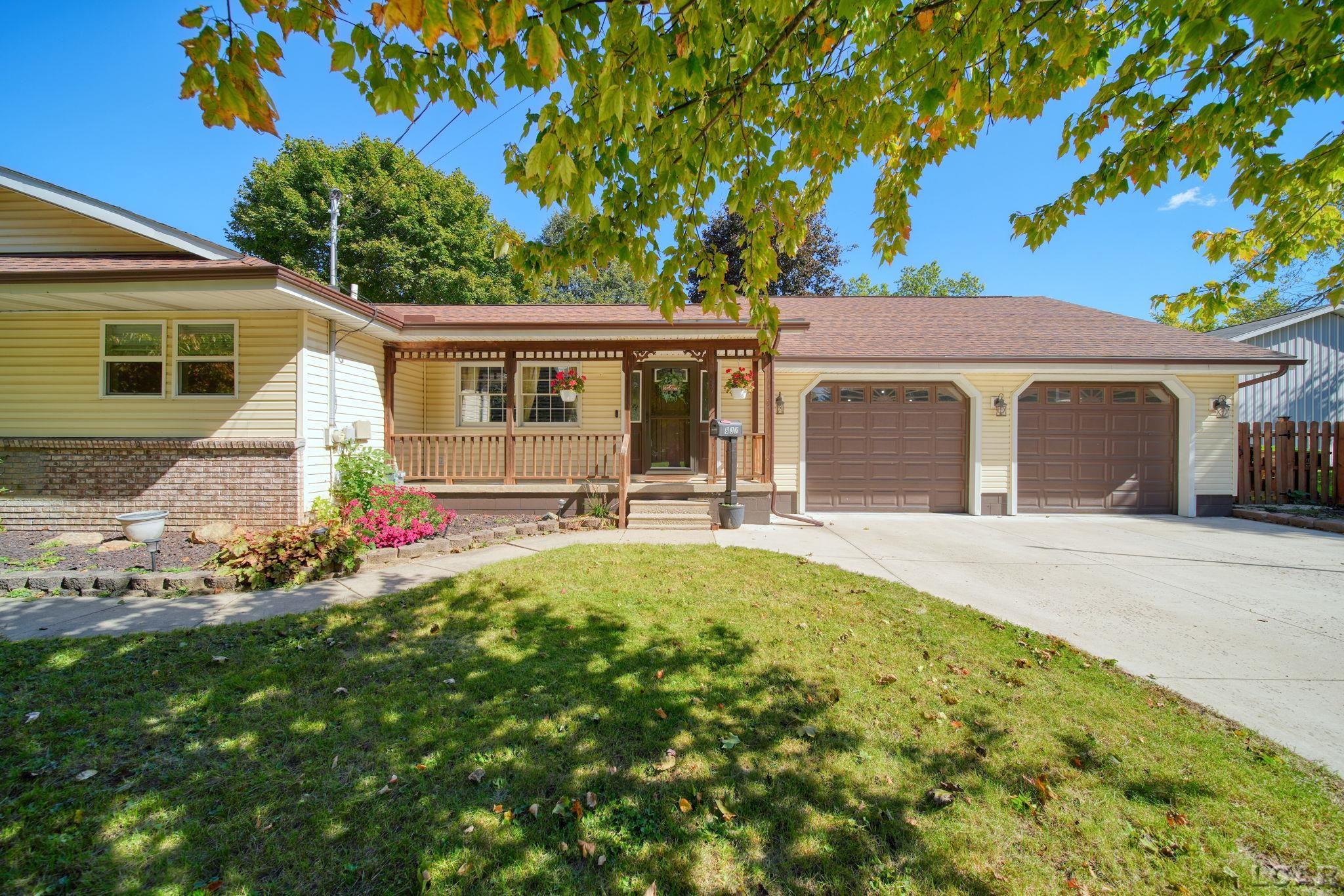 Photo 1 of Single family home for sale at 837 Howell Ave, Adrian, MI 49221 | MLS# 56050224022 | Listing updated on 2026-10-06