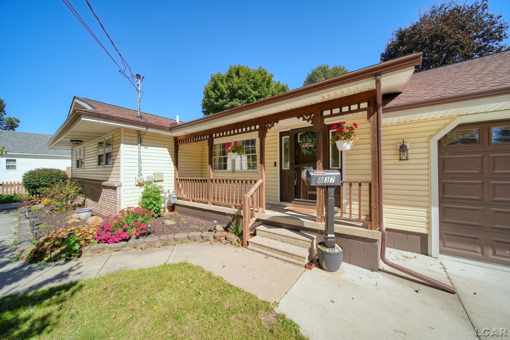 Photo 3 of Single family home for sale at 837 Howell Ave, Adrian, MI 49221 | MLS# 56050224022 | Listing updated on 2026-10-06
