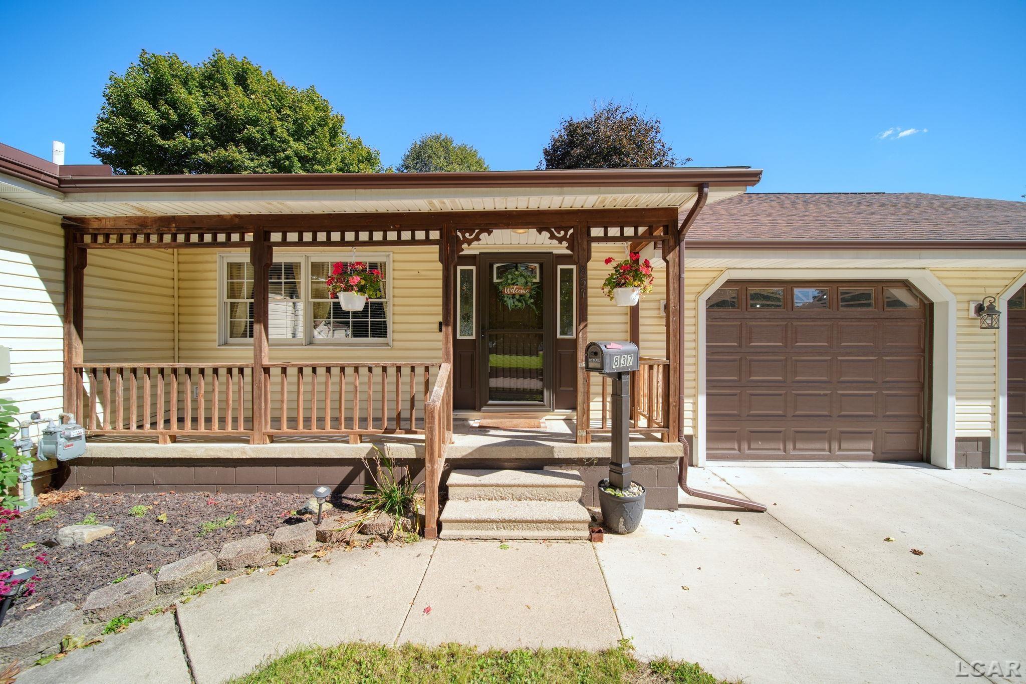 Photo 4 of Single family home for sale at 837 Howell Ave, Adrian, MI 49221 | MLS# 56050224022 | Listing updated on 2026-10-06