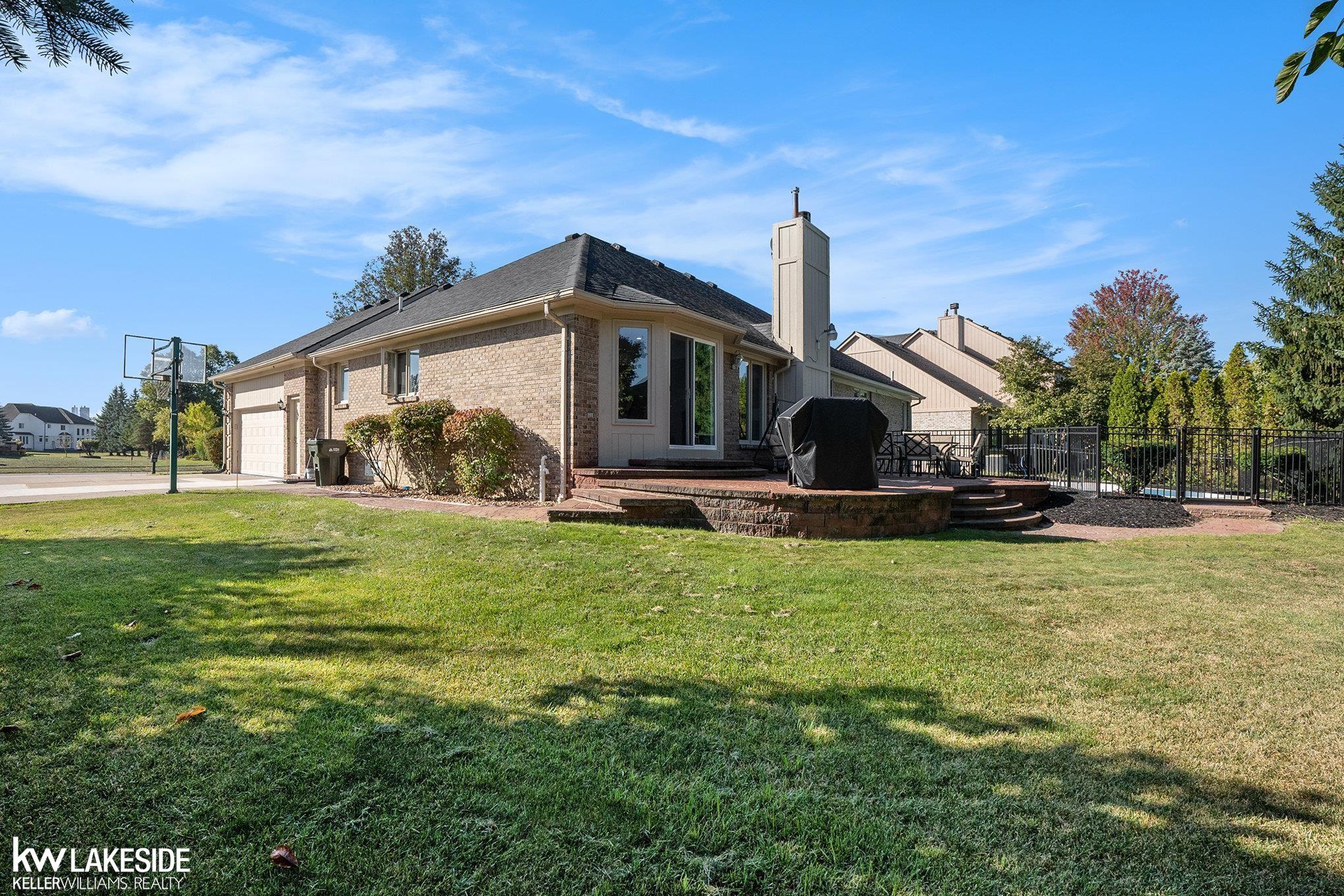 Photo 3 of Single family home for sale at 2679 Larch Dr, Sterling Heights, MI 48314 | MLS# 58050224026 | Listing updated on 2026-10-06