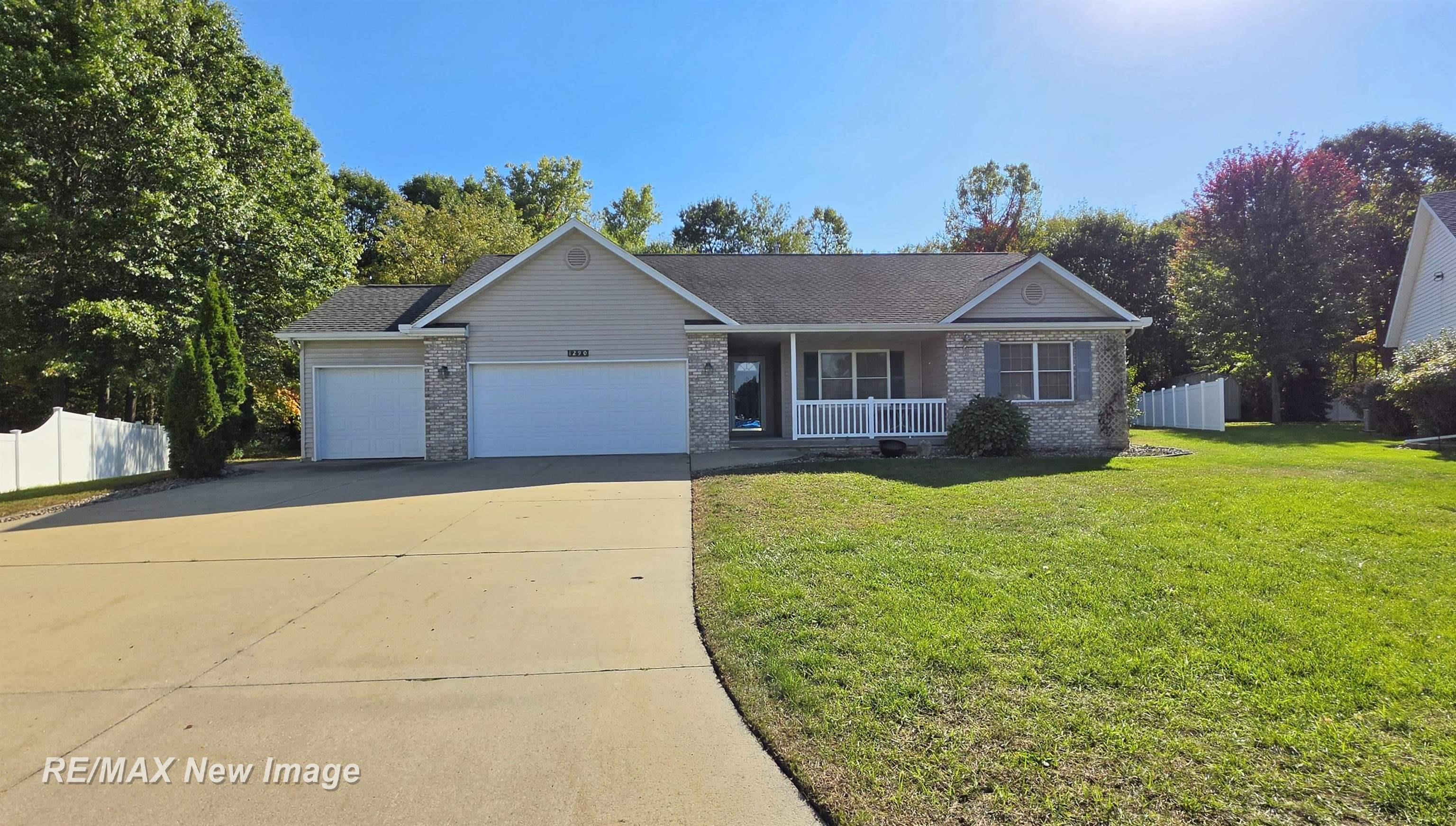 Photo 3 of Single family home for sale at 1290 Woodfield Trl, Hemlock, MI 48626 | MLS# 61050224056 | Listing updated on 2026-10-07
