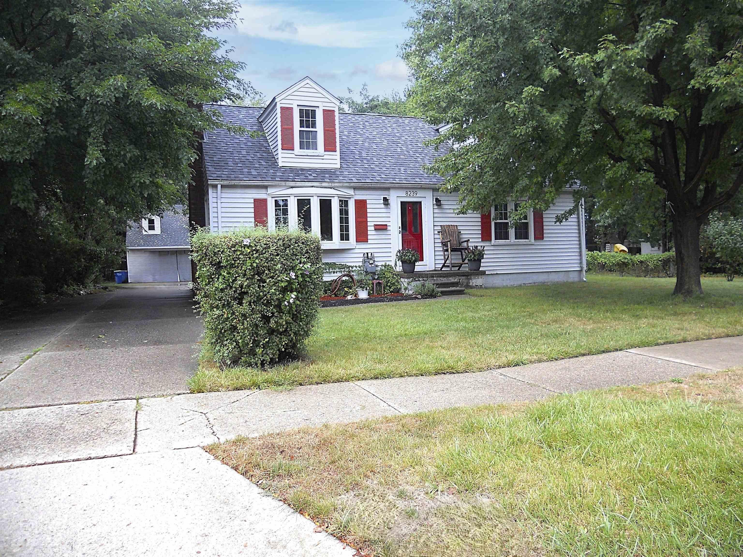 Photo 2 of Single family home for sale at 8239 Garbor Dr, Warren, MI 48093 | MLS# 58050224064 | Listing updated on 2026-10-08