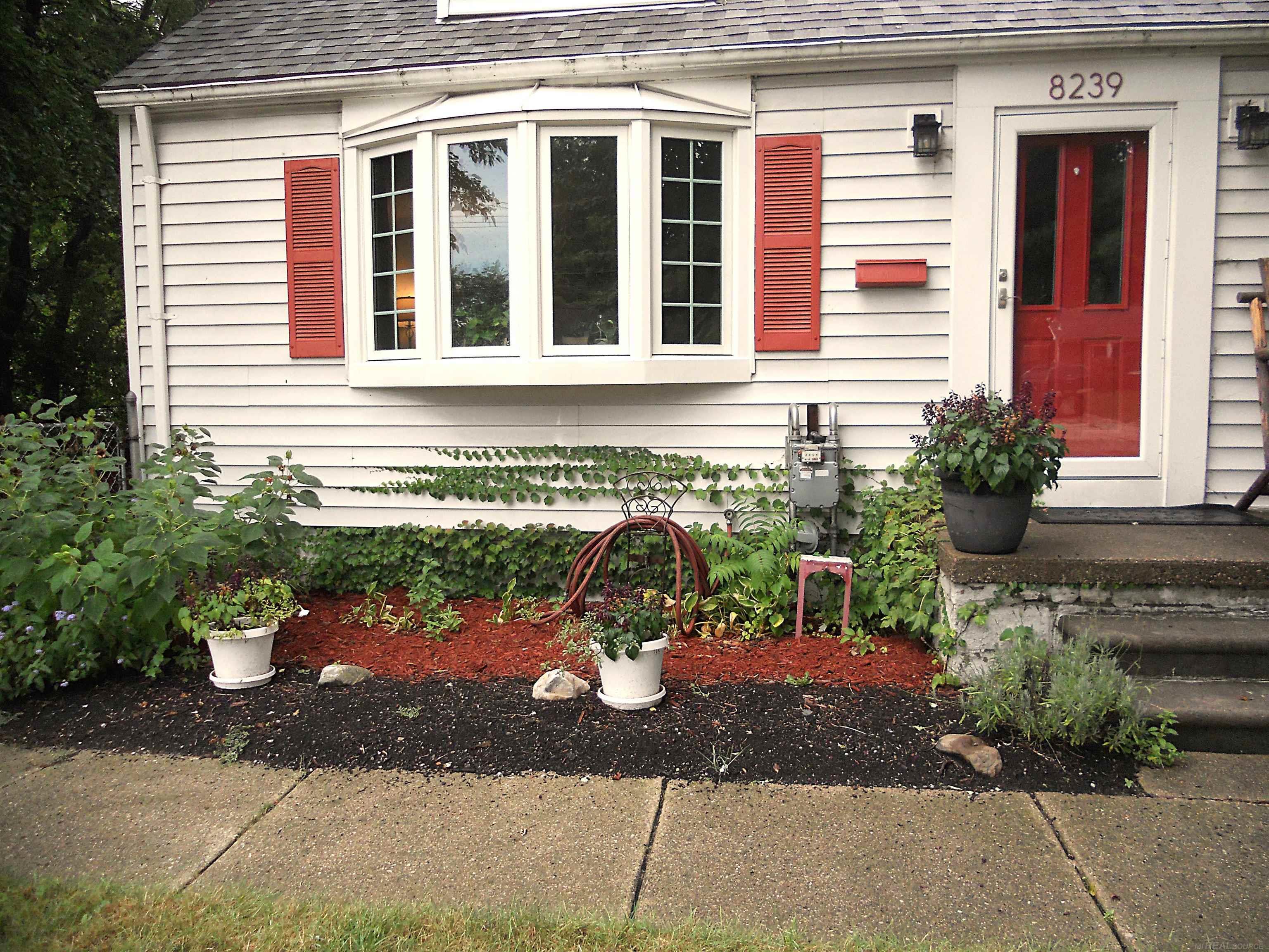 Photo 2 of Single family home for sale at 8239 Garbor Dr, Warren, MI 48093 | MLS# 58050224064 | Listing updated on 2026-10-21