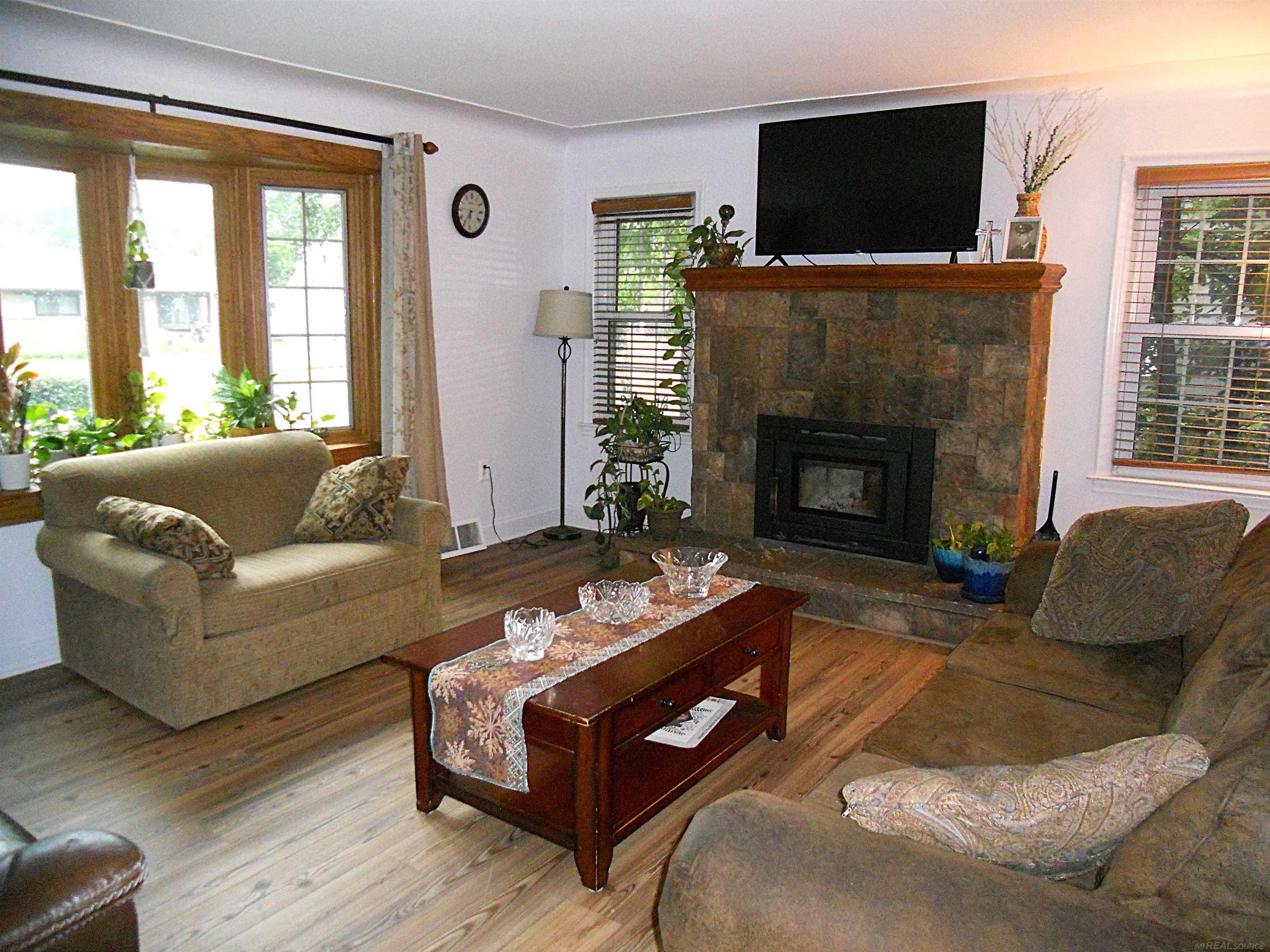 Photo 3 of Single family home for sale at 8239 Garbor Dr, Warren, MI 48093 | MLS# 58050224064 | Listing updated on 2026-10-21