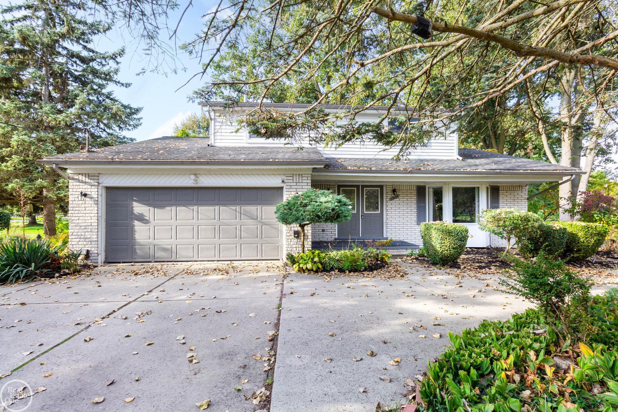 Photo 2 of Single family home for sale at 33614 Lakeview Dr, Chesterfield, MI 48047 | MLS# 58050224077 | Listing updated on 2026-10-07