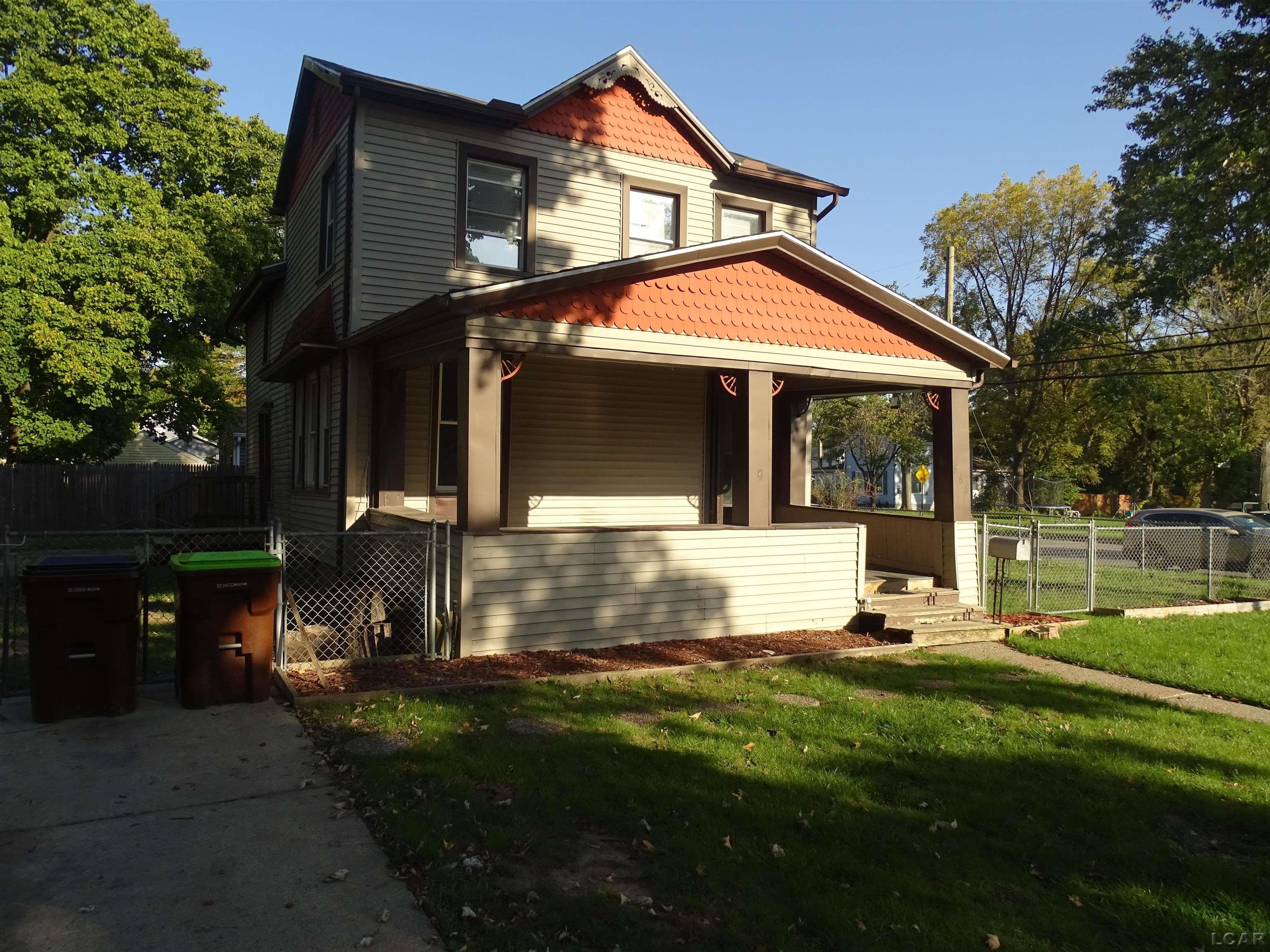 Photo 3 of Single family home for sale at 665 Dennis St, Adrian, MI 49221 | MLS# 56050224082 | Listing updated on 2026-10-07