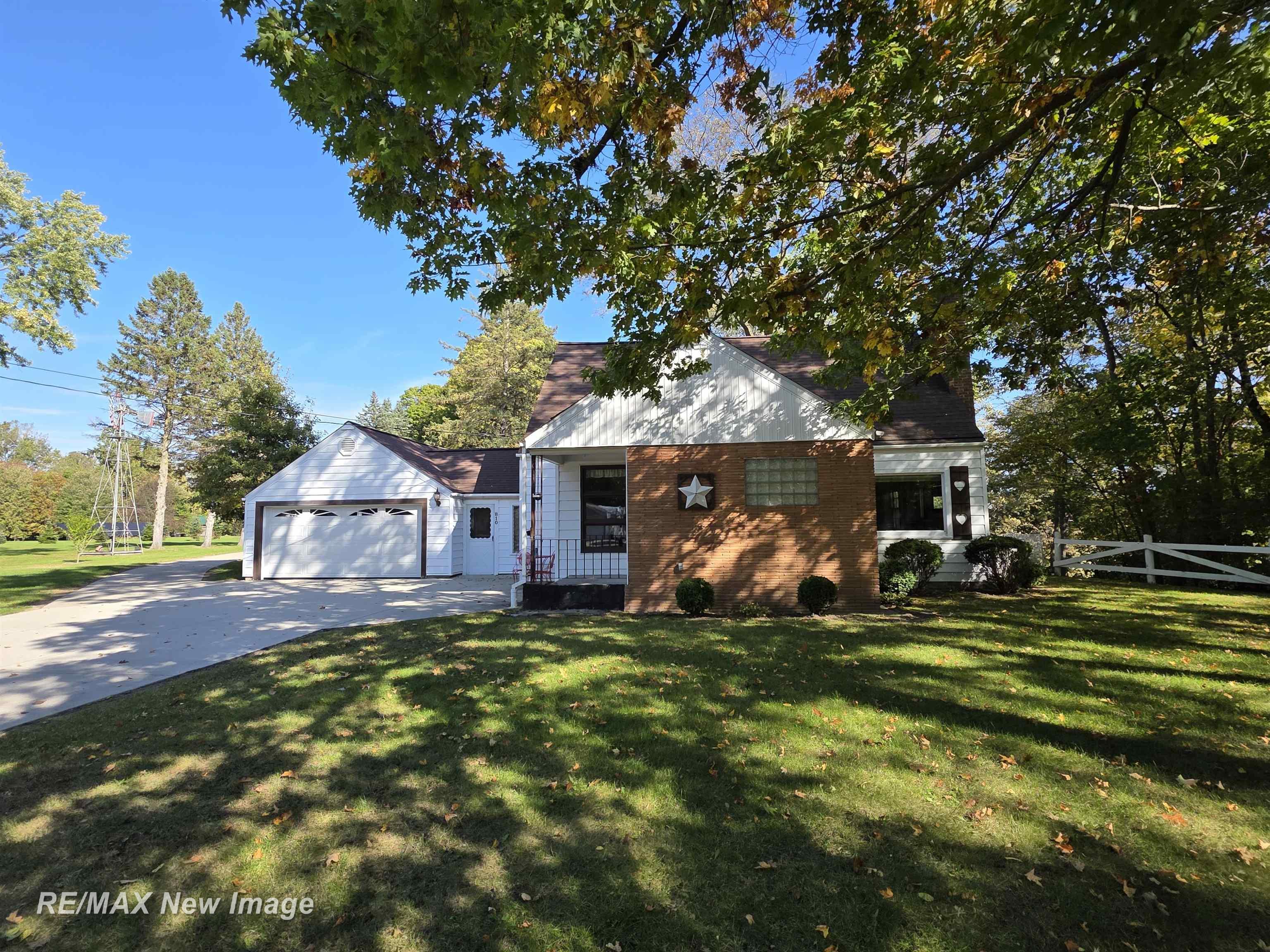 Photo 1 of Single family home for sale at 810 N Line St, Chesaning, MI 48616 | MLS# 61050224087 | Listing updated on 2026-10-07