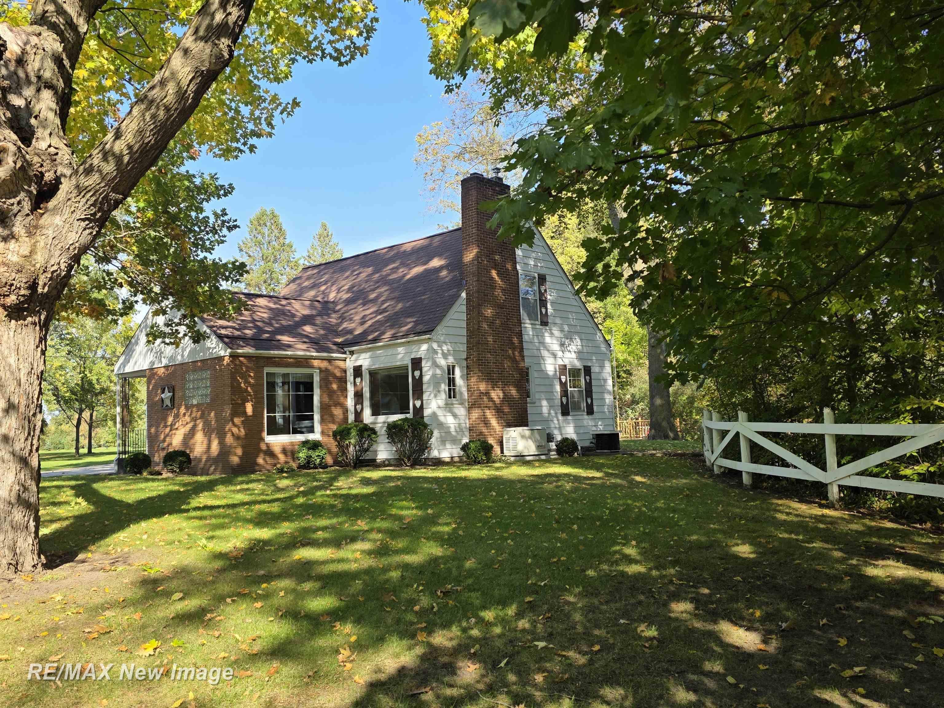 Photo 4 of Single family home for sale at 810 N Line St, Chesaning, MI 48616 | MLS# 61050224087 | Listing updated on 2026-10-07