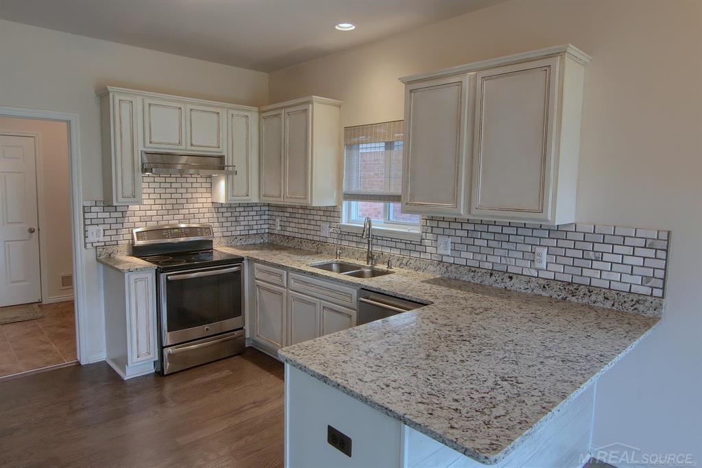 Listing Photo 4 - Condo for sale in building located at 30496 Berghway Trl, Warren, MI 48092
