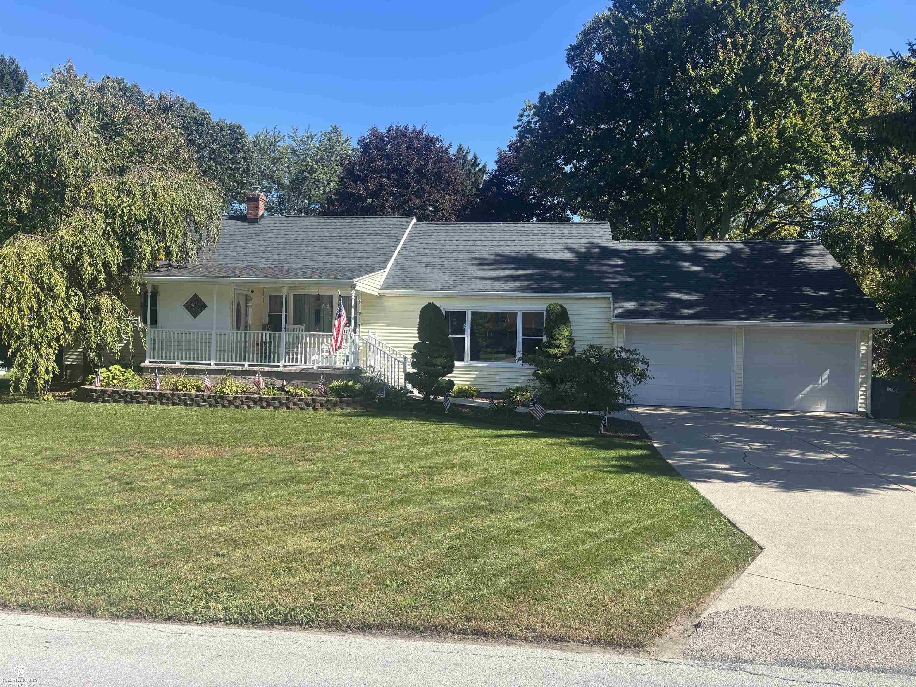 Photo 1 of Single family home for sale at 3002 Oakwood Dr, Port Huron, MI 48060 | MLS# 58050224139 | Listing updated on 2026-10-07
