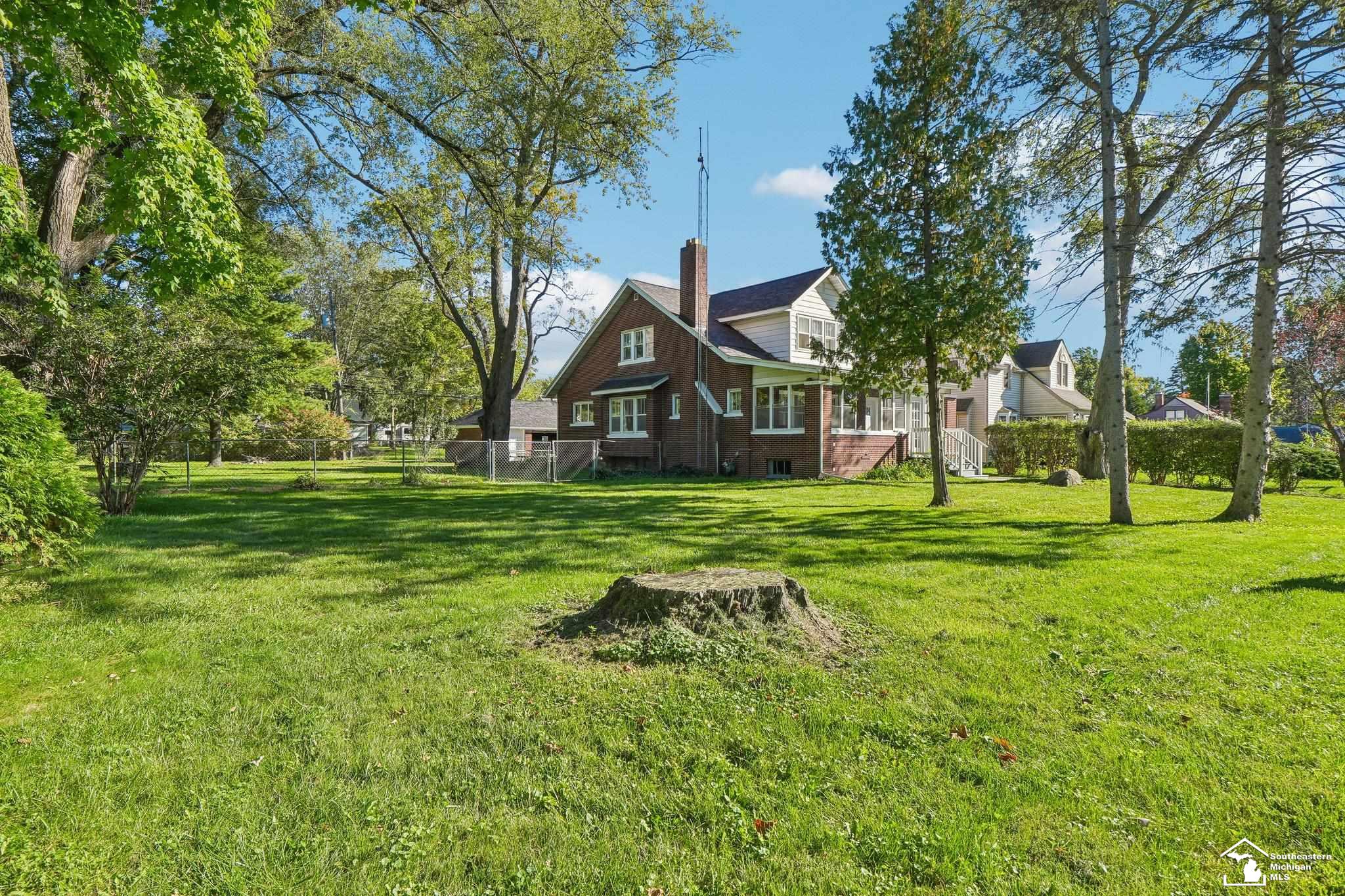 Photo 3 of Single family home for sale at 2036 Hollywood Dr, Monroe, MI 48162 | MLS# 57050224140 | Listing updated on 2026-10-08
