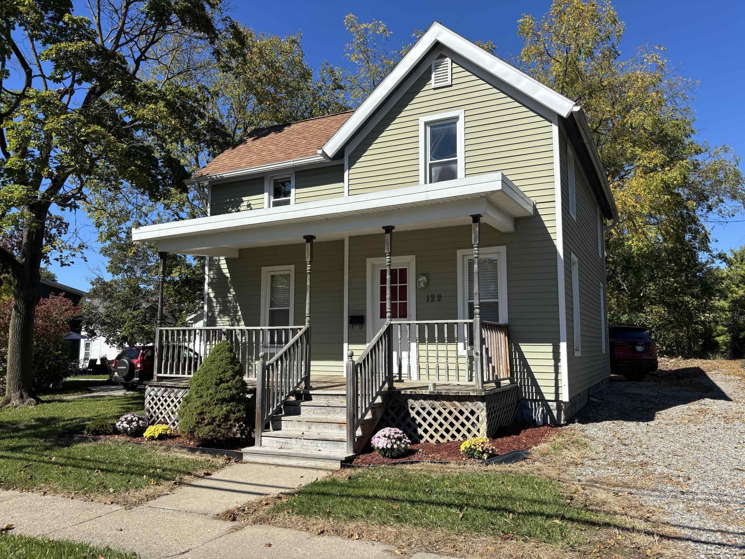 Photo 1 of Single family home for sale at 122 W Beecher St, Adrian, MI 49221 | MLS# 56050224143 | Listing updated on 2026-10-07