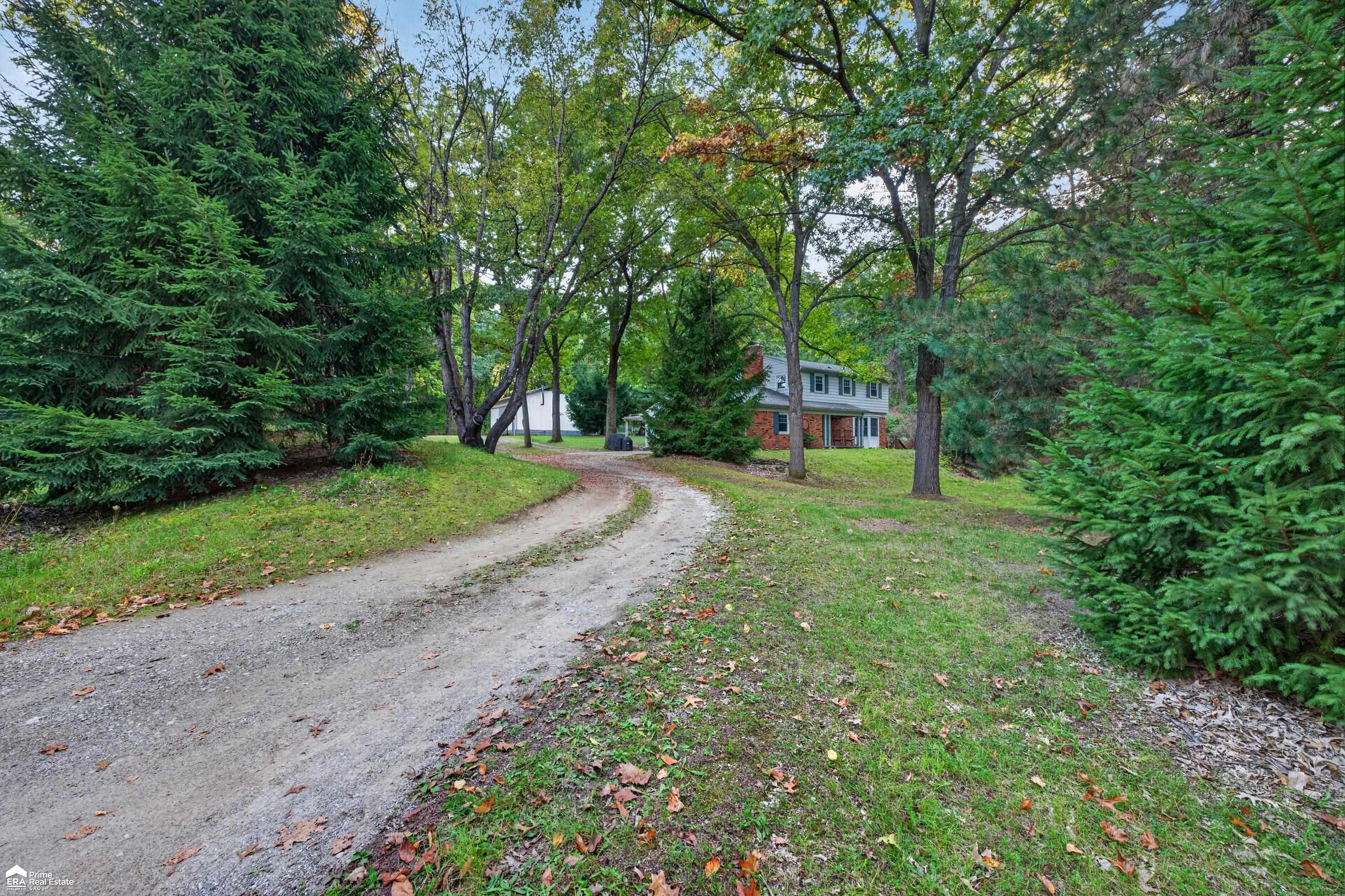 Photo 2 of Single family home for sale at 132 High Banks Trl, Ortonville, MI 48462 | MLS# 5050224159 | Listing updated on 2026-10-07