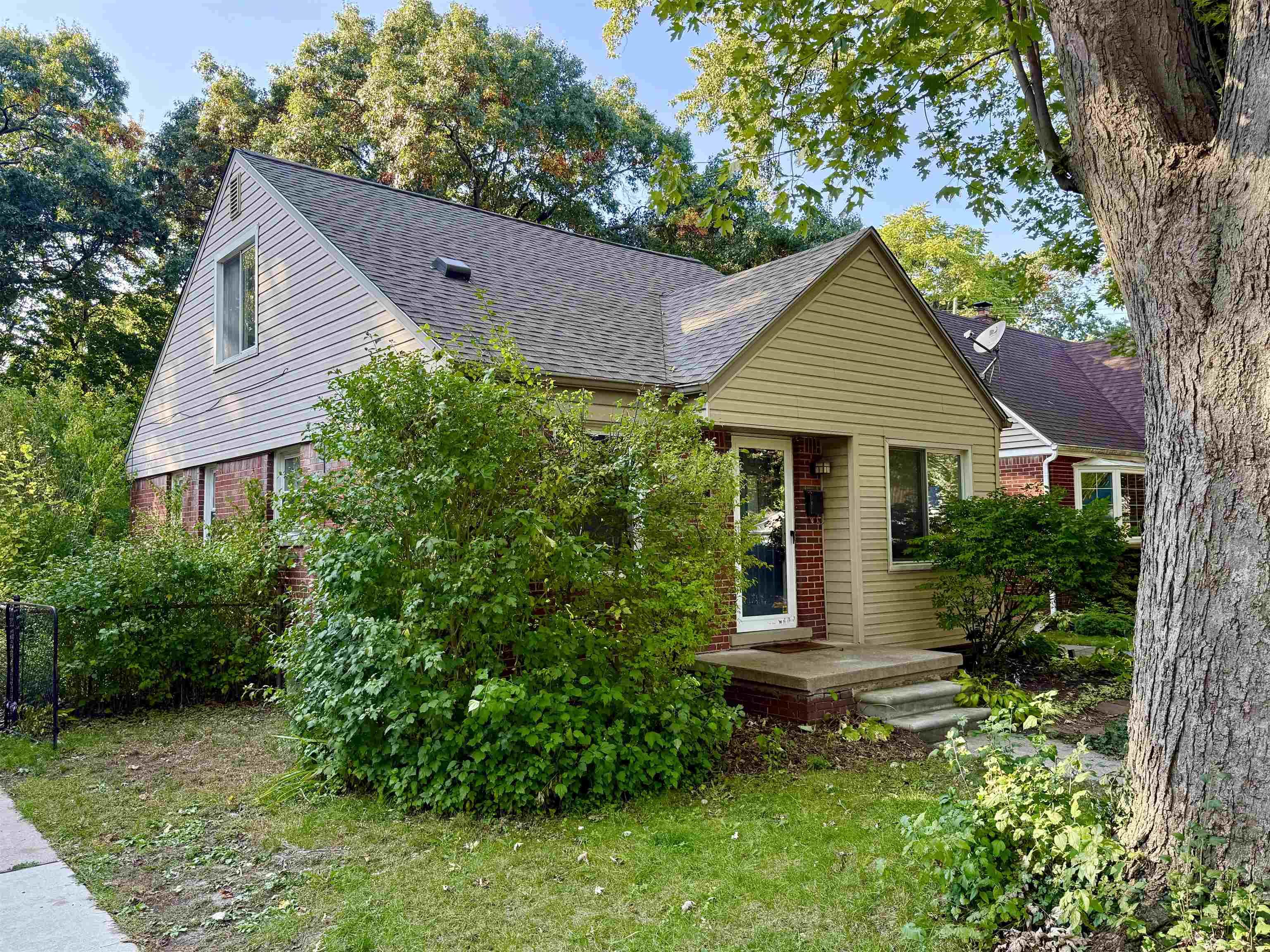 Photo 2 of Single family home for sale at 23561 Republic St, Oak Park, MI 48237 | MLS# 58050224160 | Listing updated on 2026-10-07