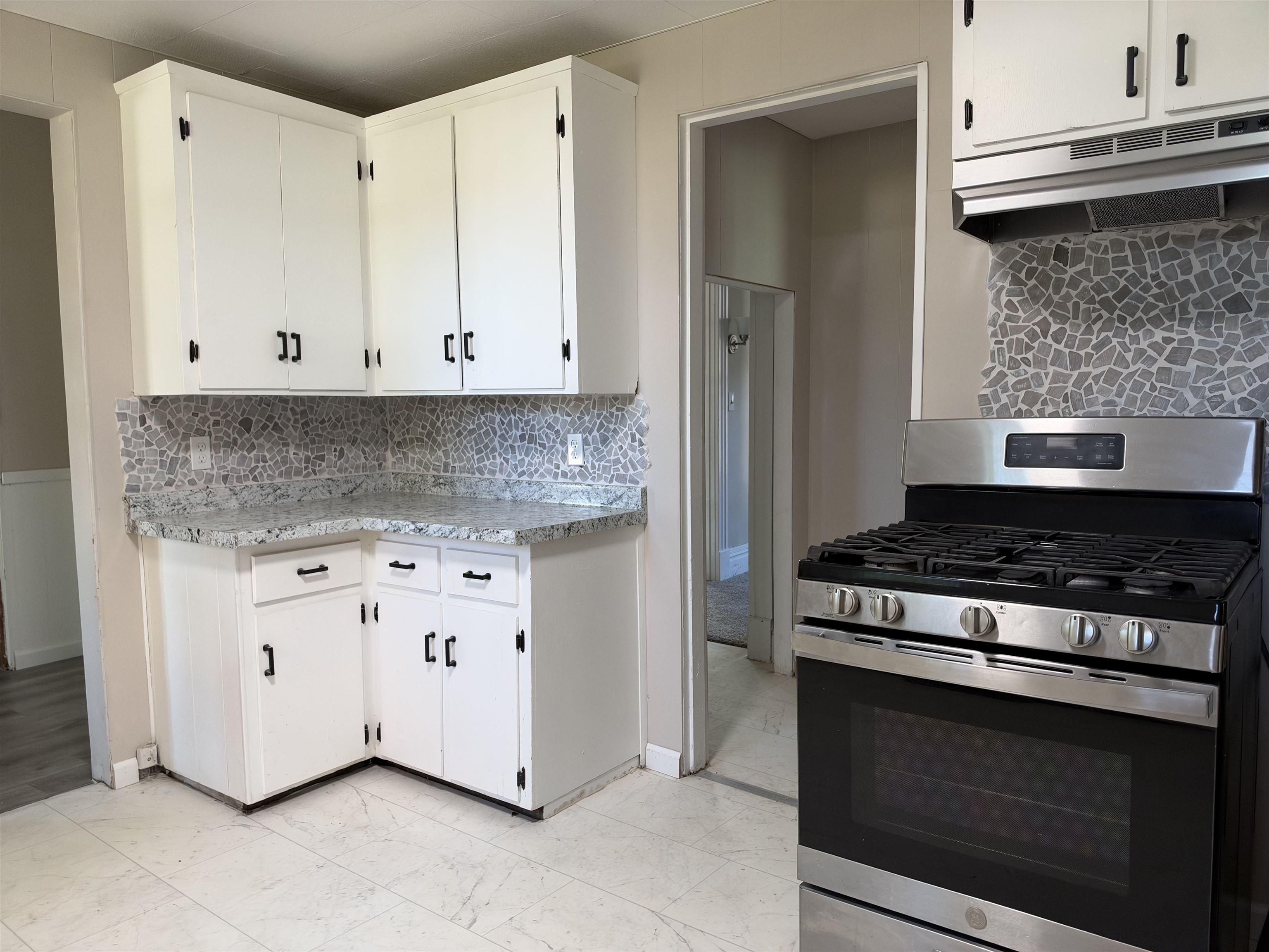 Photo 4 of Single family home for sale at 200 S Farragut St, Bay City, MI 48708 | MLS# 5050224166 | Listing updated on 2026-10-07