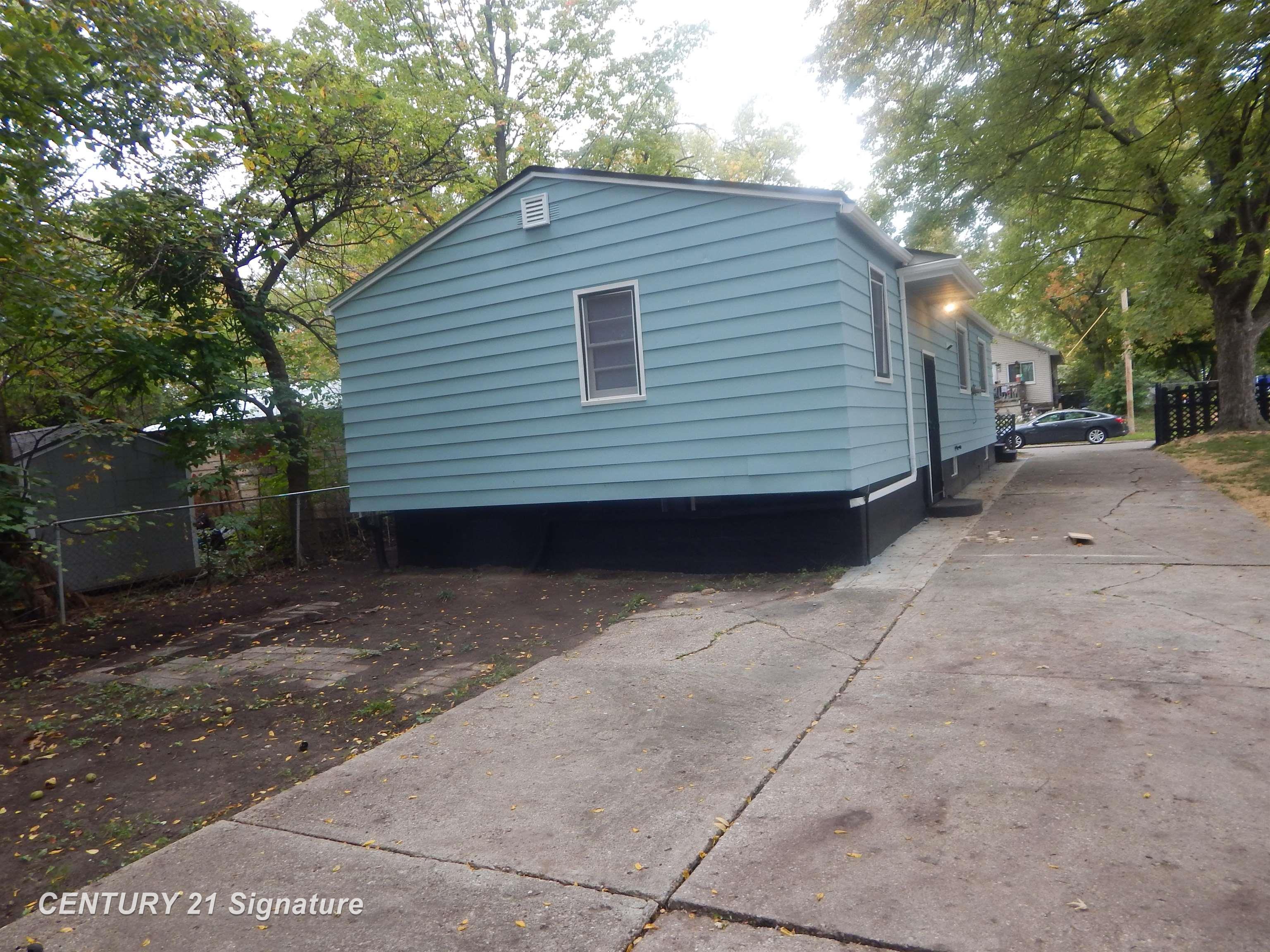 Photo 4 of Single family home for sale at 1305 Markham St, Flint, MI 48507 | MLS# 5050224170 | Listing updated on 2026-10-07