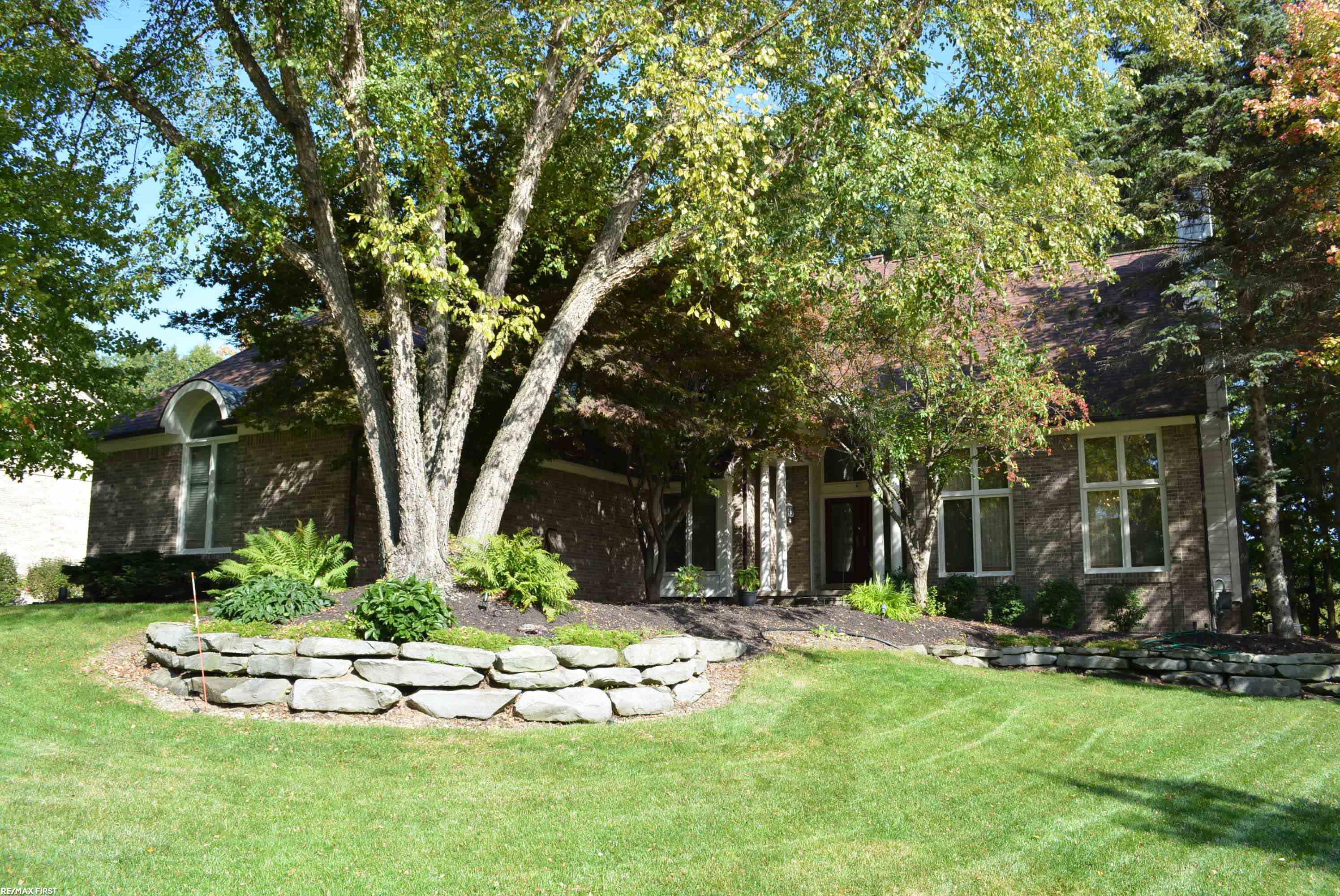 Photo 1 of Single family home for sale at 258 Indian Trl, Lake Orion, MI 48362 | MLS# 58050224174 | Listing updated on 2026-10-07