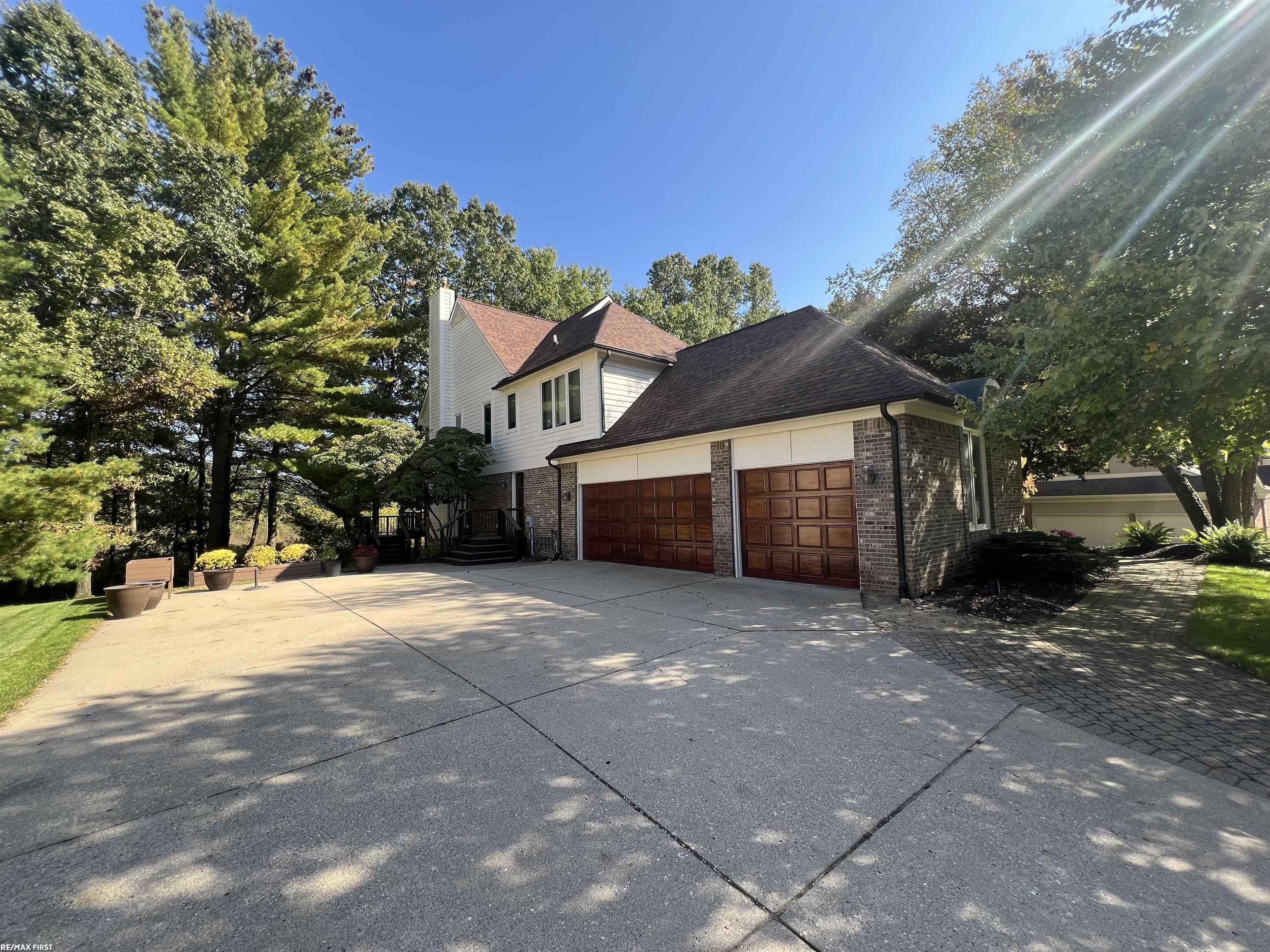 Photo 2 of Single family home for sale at 258 Indian Trl, Lake Orion, MI 48362 | MLS# 58050224174 | Listing updated on 2026-10-07