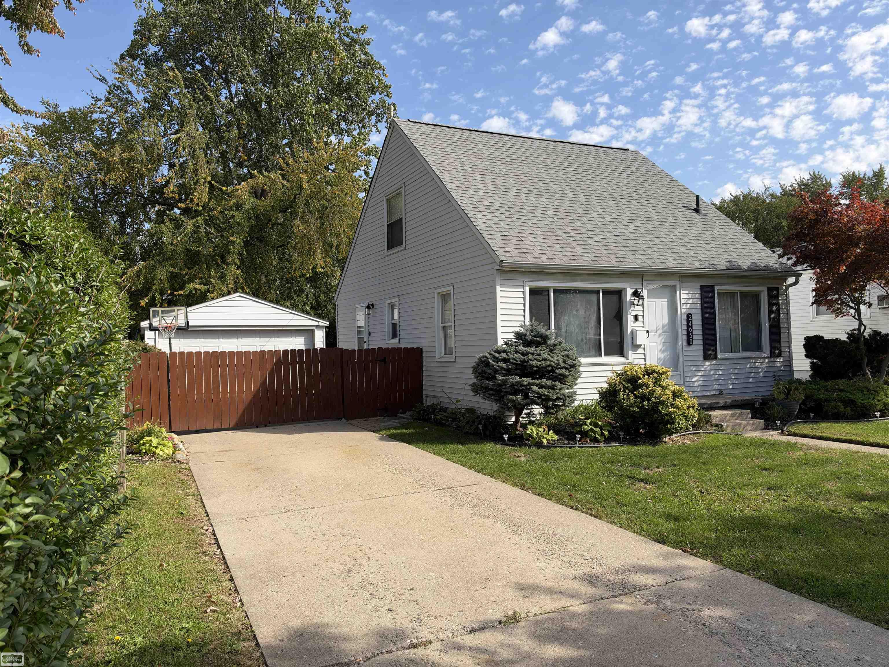 Photo 2 of Single family home for sale at 24650 Stewart Ave, Warren, MI 48089 | MLS# 58050224176 | Listing updated on 2026-10-07
